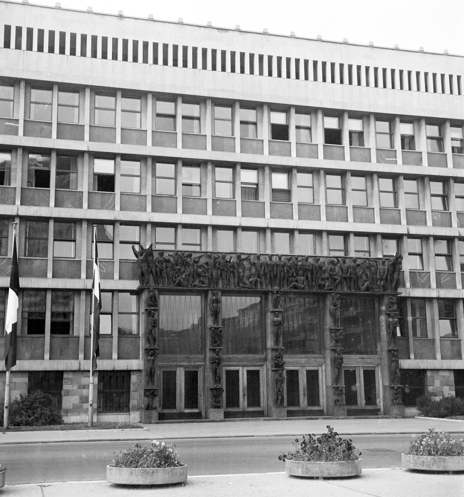 Slovenia, Ljubljana, Trg Republike, a Nemzetgyűlés épülete, 1970, Vimola Károly, Fortepan #250289