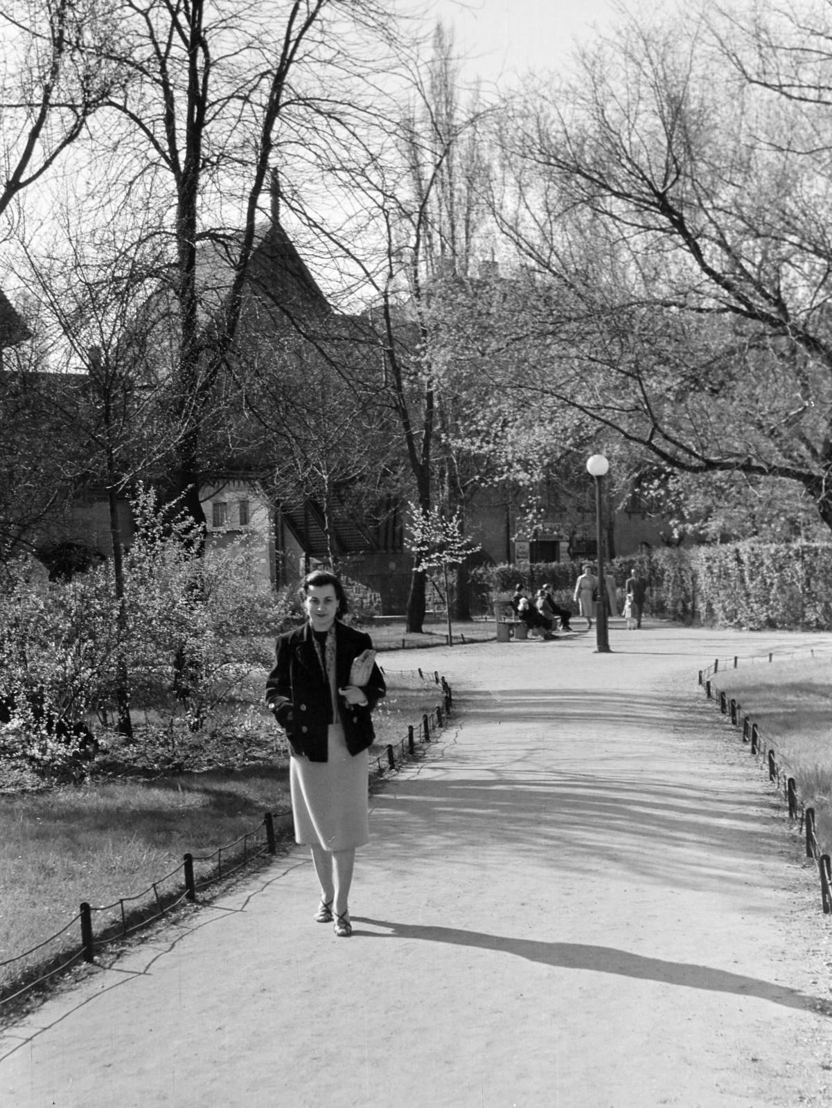 Magyarország, Budapest XIX., Wekerletelep, Kós Károly (Petőfi) tér, háttérben a Zrumeczky-kapu., 1973, Vimola Károly, Budapest, Fortepan #250294