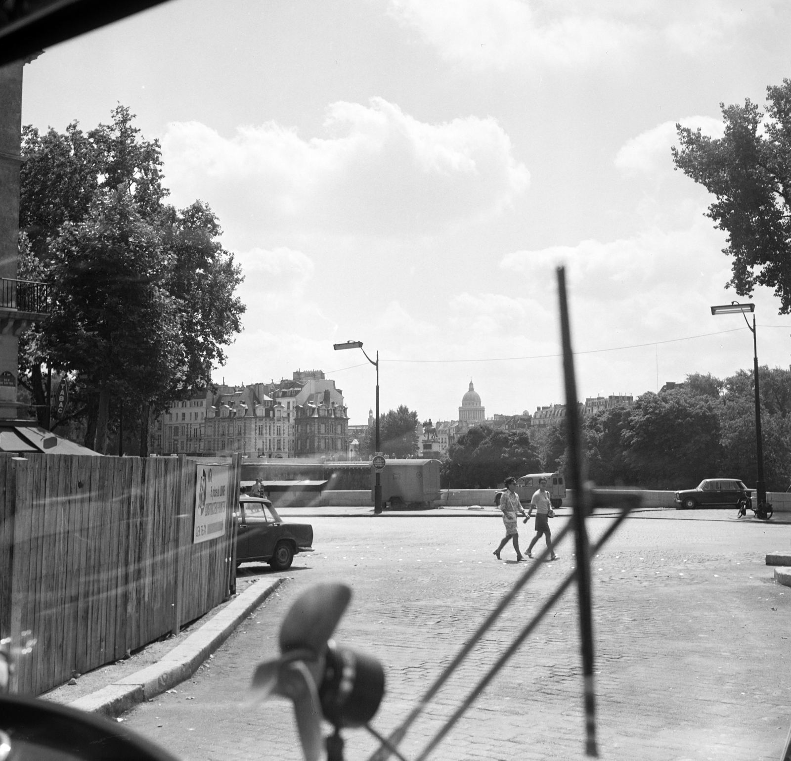 France, Paris, Rue de l'Admiral de Coligny, szemben a Pont Neuf, távolabb a Panthéon kupolája., 1973, Vimola Károly, Fortepan #250302