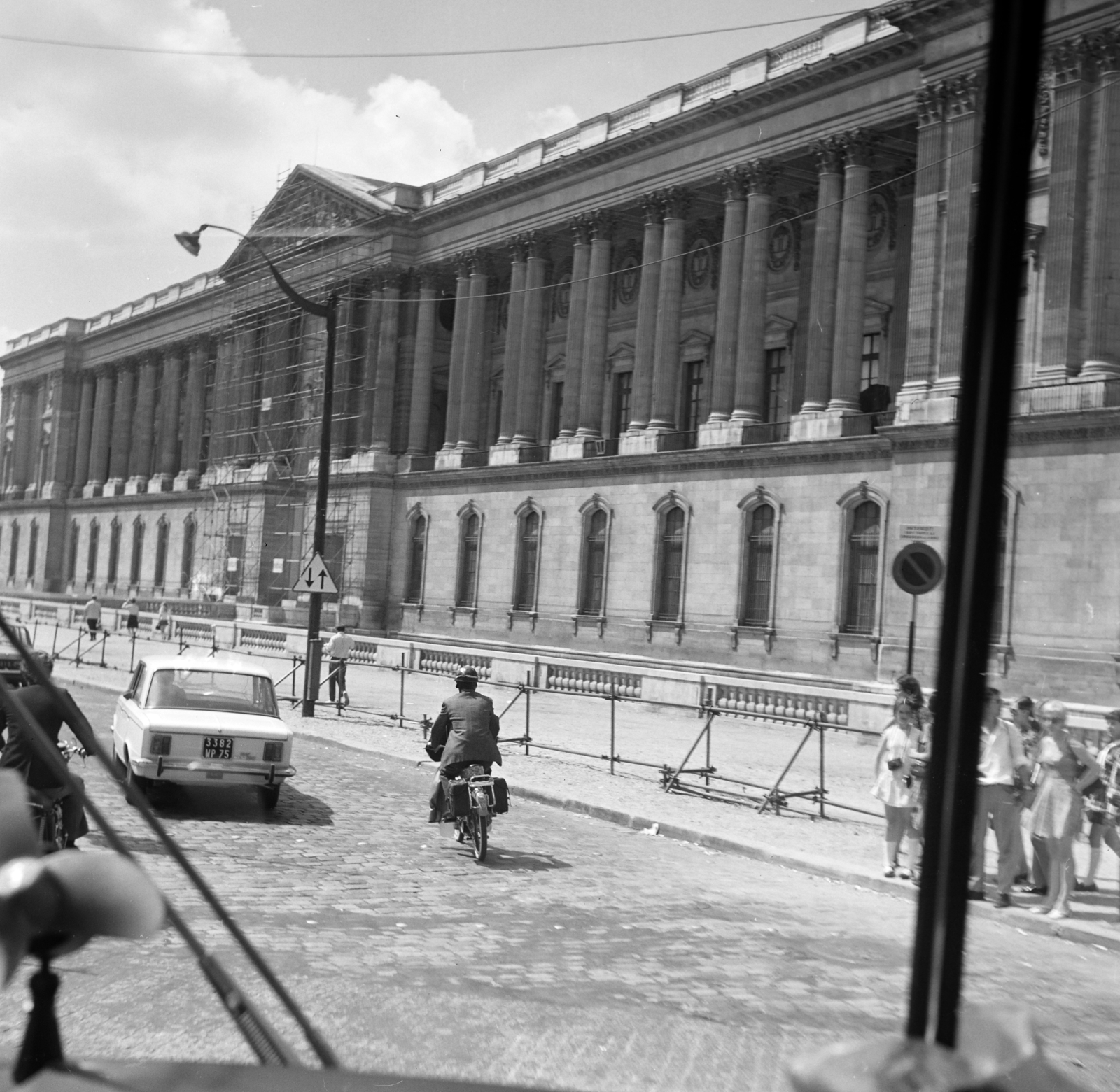 France, Paris, Rue de l'Amiral de Coligny, a Louvre oszlopsora., 1973, Vimola Károly, Fortepan #250303