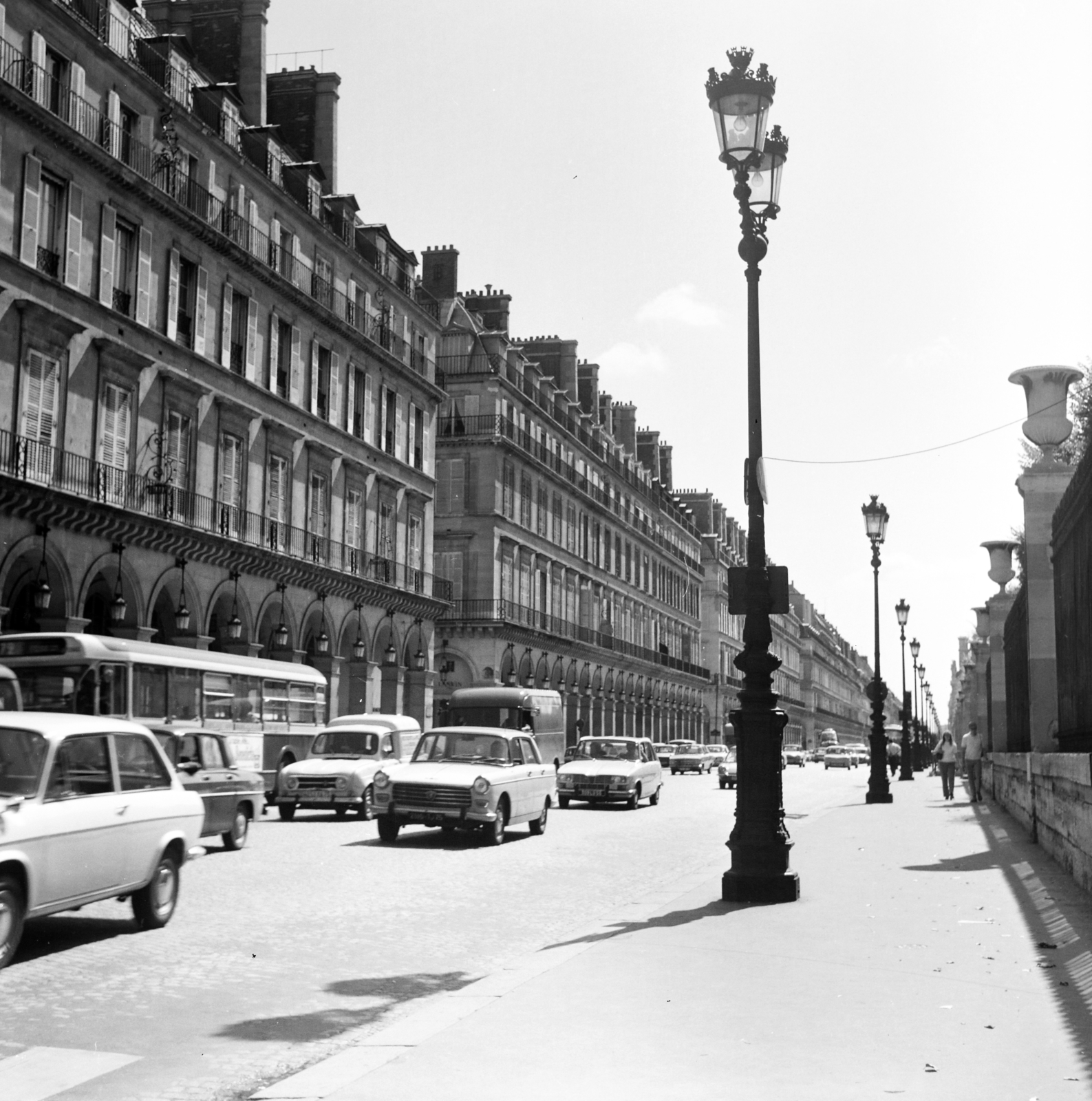 France, Paris, Rue de Rivoli, jobbra a Tuileriák kertje., 1973, Vimola Károly, Fortepan #250308