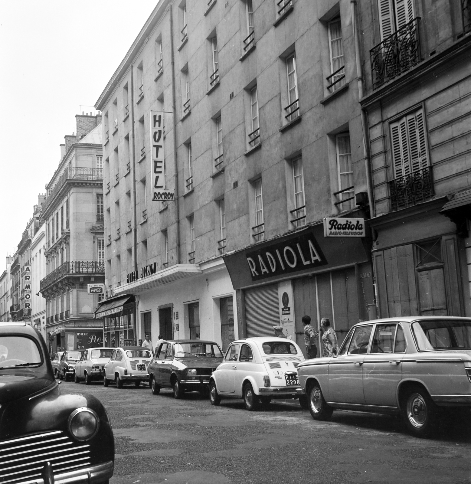 Franciaország, Párizs, a Rue de Rocroy a Rue de Maubeuge sarkánál dél felé nézve., 1973, Vimola Károly, Fortepan #250310