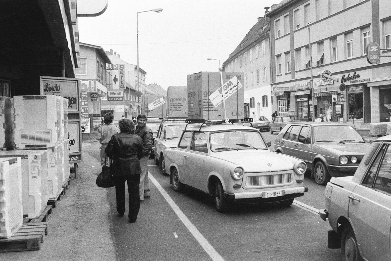 Austria, a Wienerstrasse, a felvétel a Lisztgasse környékén készült., 1988, Vimola Károly, Trabant-brand, number plate, Gorenje-brand, Fortepan #250334