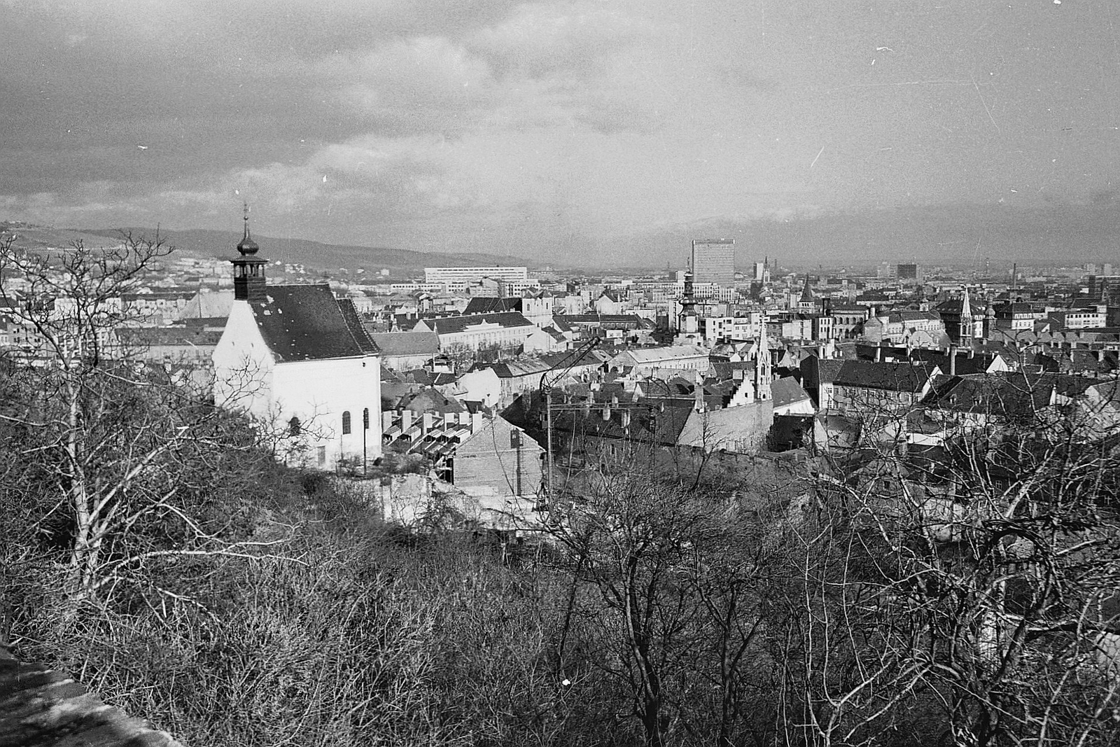 Slovakia, Bratislava, kilátás a várból, bal oldalon a Szent Miklós-templom., 1973, Tóth Károly dr, Czechoslovakia, picture, Fortepan #25035