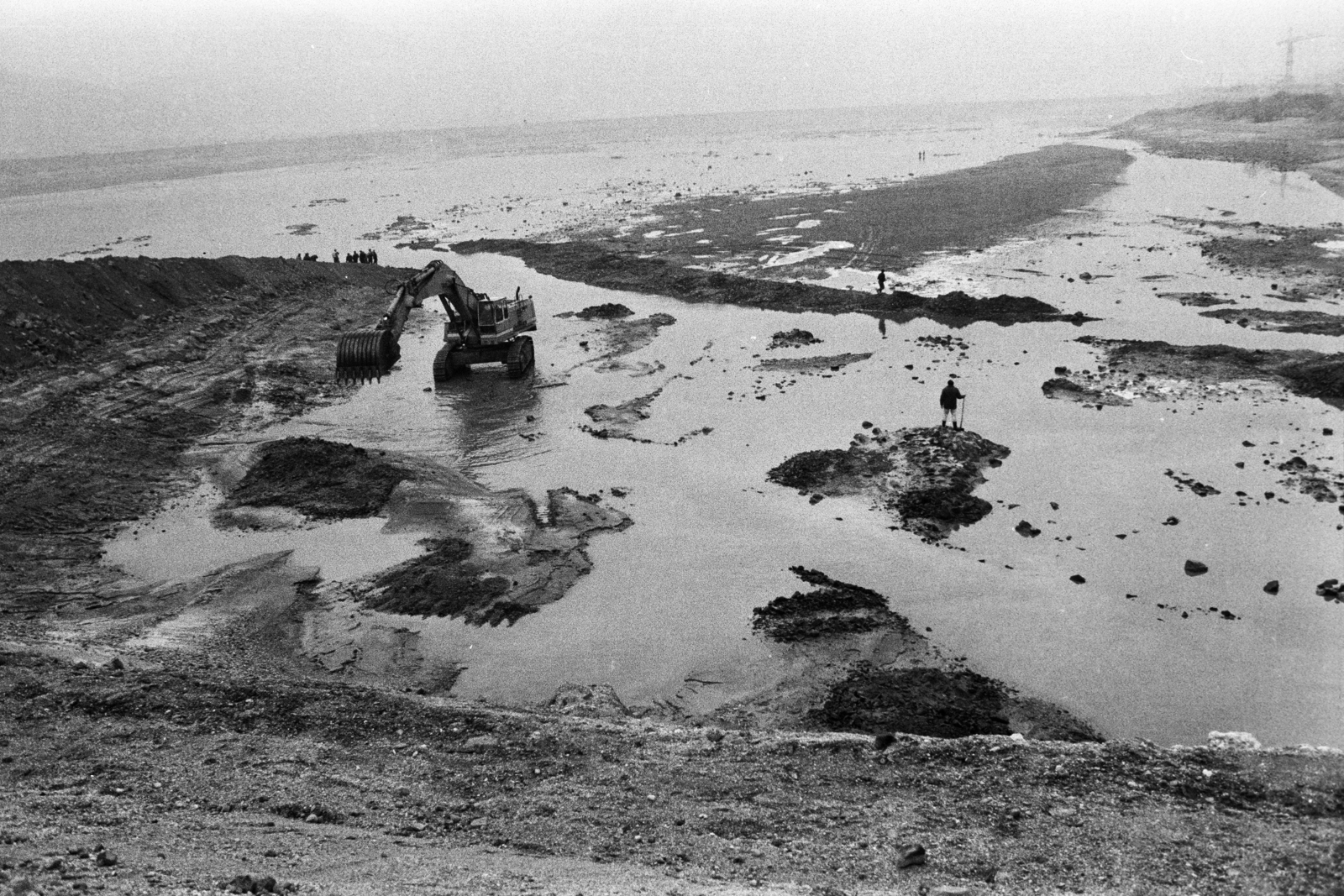 Magyarország,Dunakanyar, Nagymaros, ideiglenes Duna-meder létesítése a bős-nagymarosi vízlépcsőrendszer építésekor., 1988, Vimola Károly, markológép, Best of, Fortepan #250389