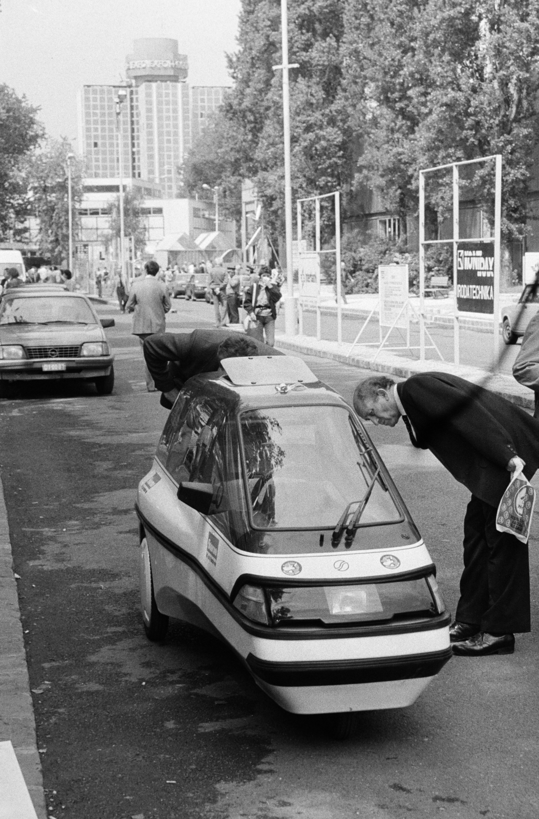 Hungary, Budapest X., Albertirsai úti vásárterület az F és A pavilon között., 1988, Vimola Károly, electric vehicle, Budapest, El Trans-brand, El Trans Mini-EL, Danish brand, Fortepan #250432