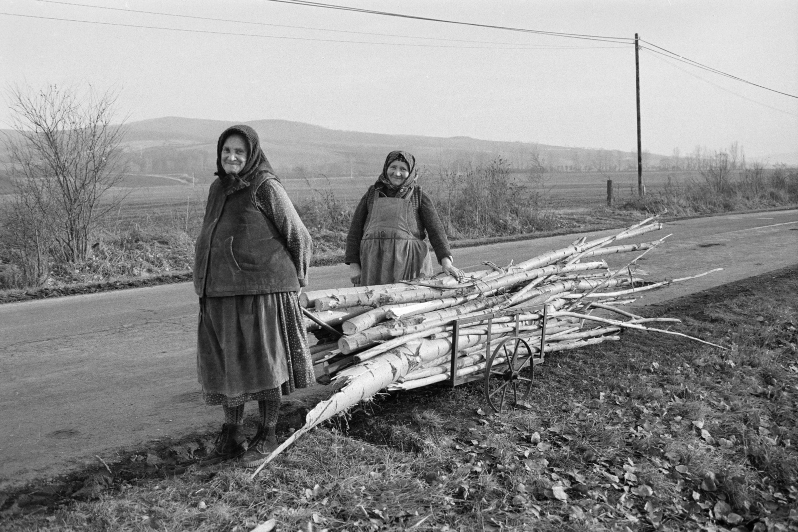 Hungary, 1201-es számú út., 1989, Vimola Károly, old person, Best of, Fortepan #250437