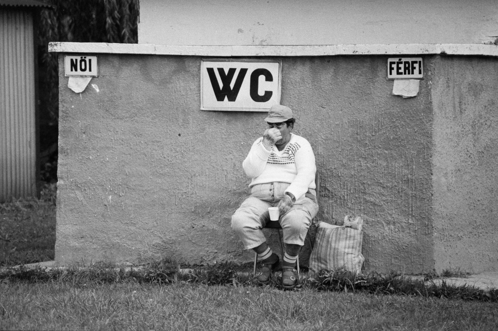 Hungary, Nagykőrös, WC a futballpályánál., 1990, Vimola Károly, public toilet, solitude, Fortepan #250450