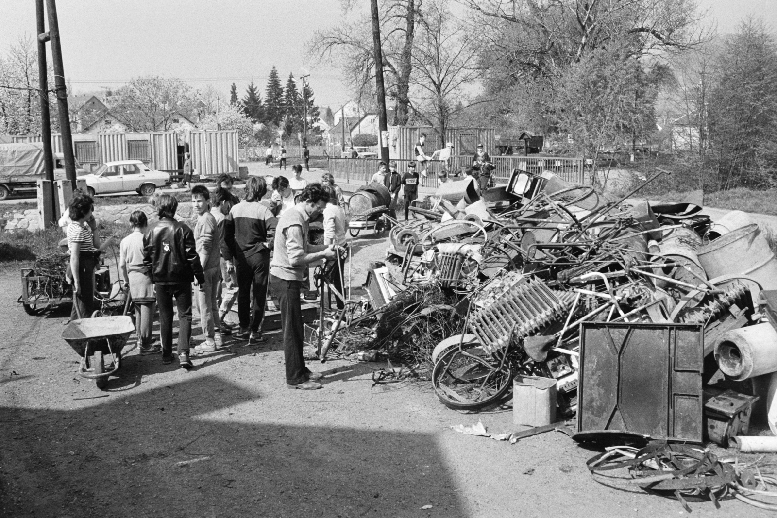 Hungary, Kismaros, (ekkor Verőcemaros része), Mátyás utca a Szokolyai út felé nézve., 1988, Vimola Károly, scrap metal collection, Fortepan #250483