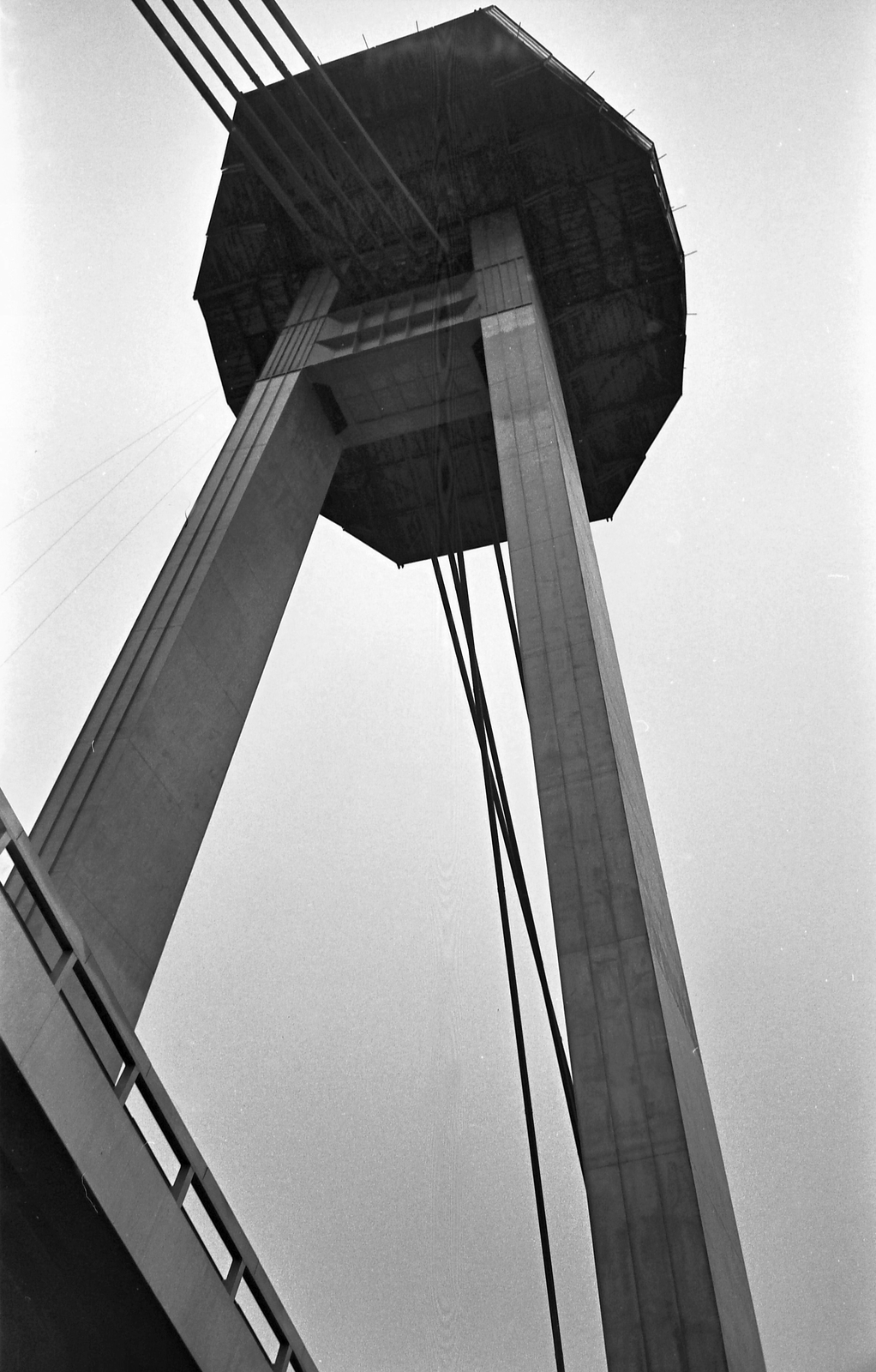 Slovakia, Bratislava, Új híd., 1973, Tóth Károly dr, Czechoslovakia, bridge, Duna-bridge, cable-stayed bridge, Jozef Lacko-design, Ladislav Kušnír-design, Ivan Slameň-design, Arpád Tesár-design, Jozef Zvara-design, bottom view, Fortepan #25052