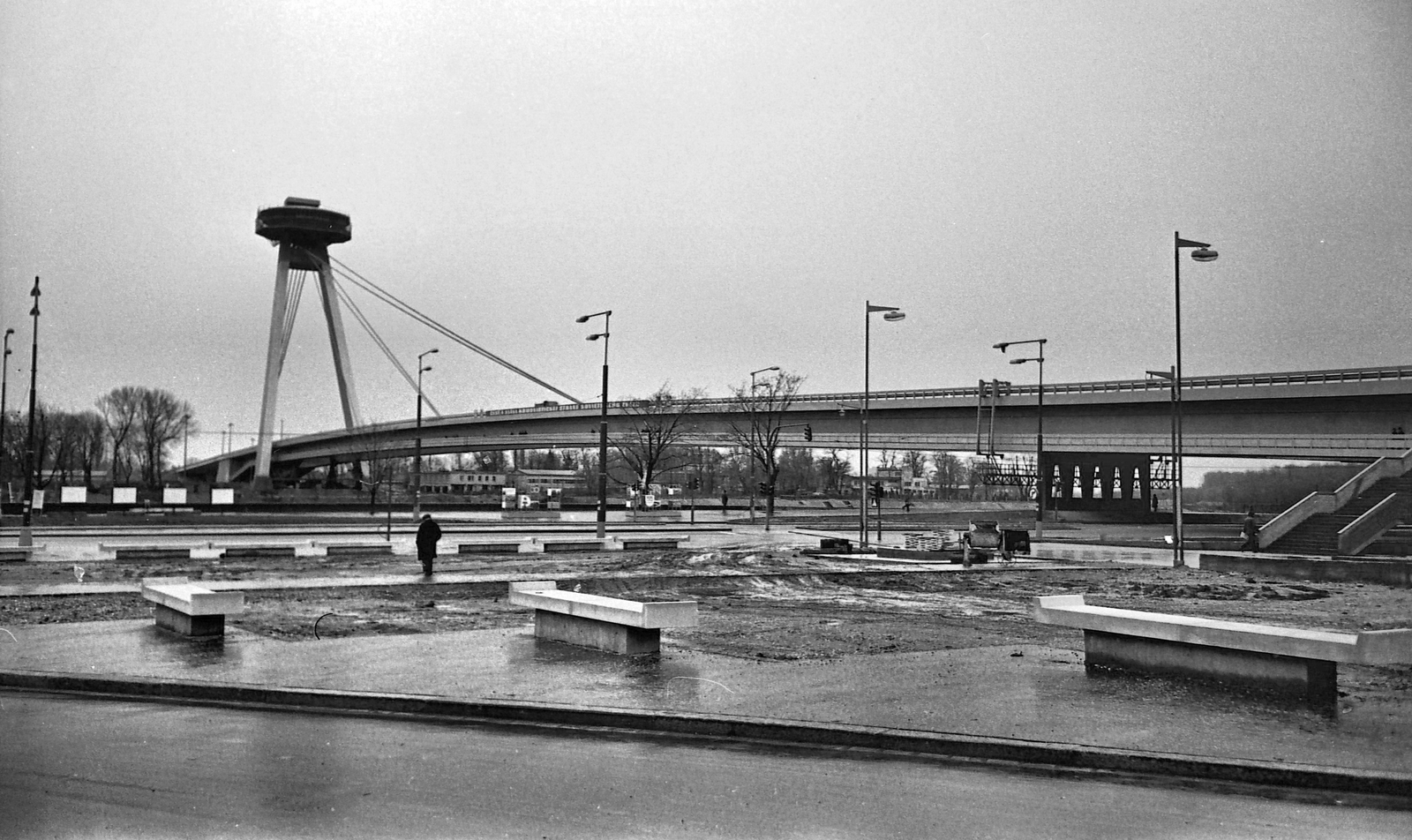 Slovakia, Bratislava, Új híd., 1973, Tóth Károly dr, Czechoslovakia, bridge, Duna-bridge, cable-stayed bridge, Jozef Lacko-design, Ladislav Kušnír-design, Ivan Slameň-design, Arpád Tesár-design, Jozef Zvara-design, Fortepan #25053
