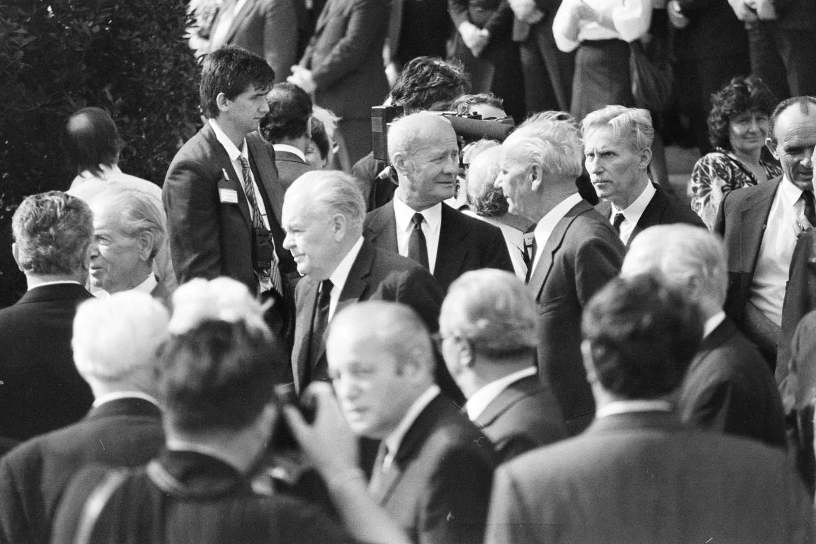 Hungary, Budapest VIII., Fiumei úti Nemzeti Sírkert (Kerepesi temető), Munkásmozgalmi pantheon. Kádár János temetése 1989. július 14-én. Középen balról Fock Jenő, Németh Károly, Losonczi Pál, Gáspár Sándor, Losonczi Pál és jobb szélen Méhes Lajos., 1989, Vimola Károly, funeral, Budapest, Fortepan #250554