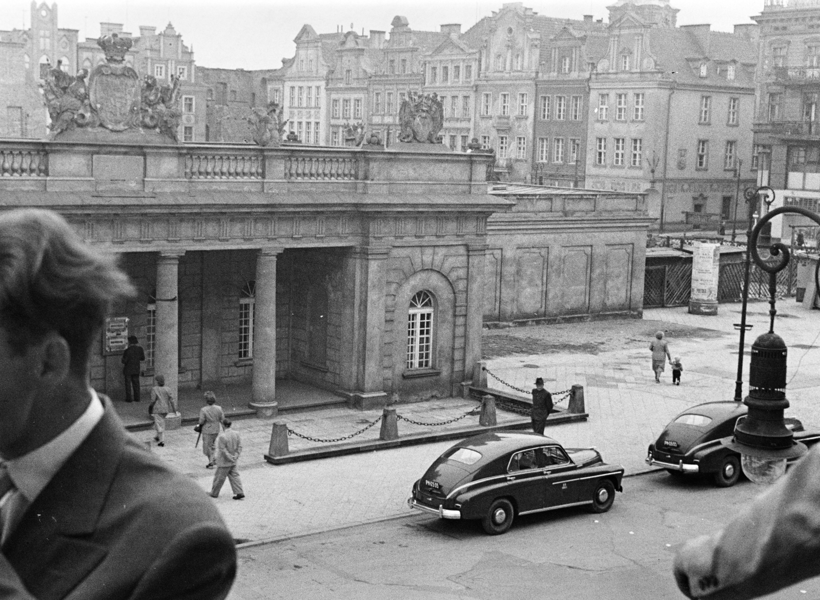 Poland, Poznań, kilátás a Stary Rynek 79. erkélyéről, szemben a Muzeum Historii Ruchu Robotniczego (Munkásmozgalmi Történeti Múzeum) épülete., 1959, Vimola Károly, Fortepan #250574