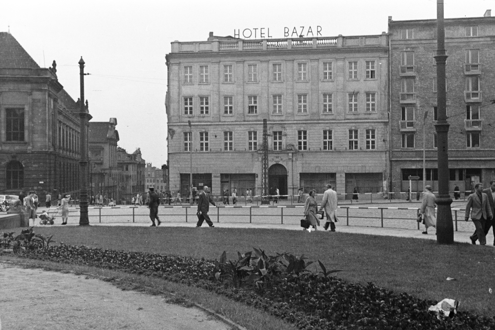 Poland, Poznań, Aleje Marcinkowskiego, Hotel Bazar., 1959, Vimola Károly, Fortepan #250583