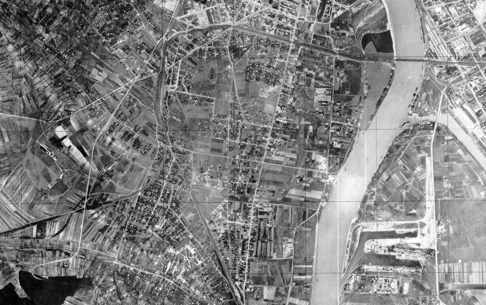 Hungary, Budapest, légifotó, középpontban Kelenföld. Jobbra a Csepel-sziget északi csúcsa., 1940, Fortepan, river, aerial photo, Fortepan #25073
