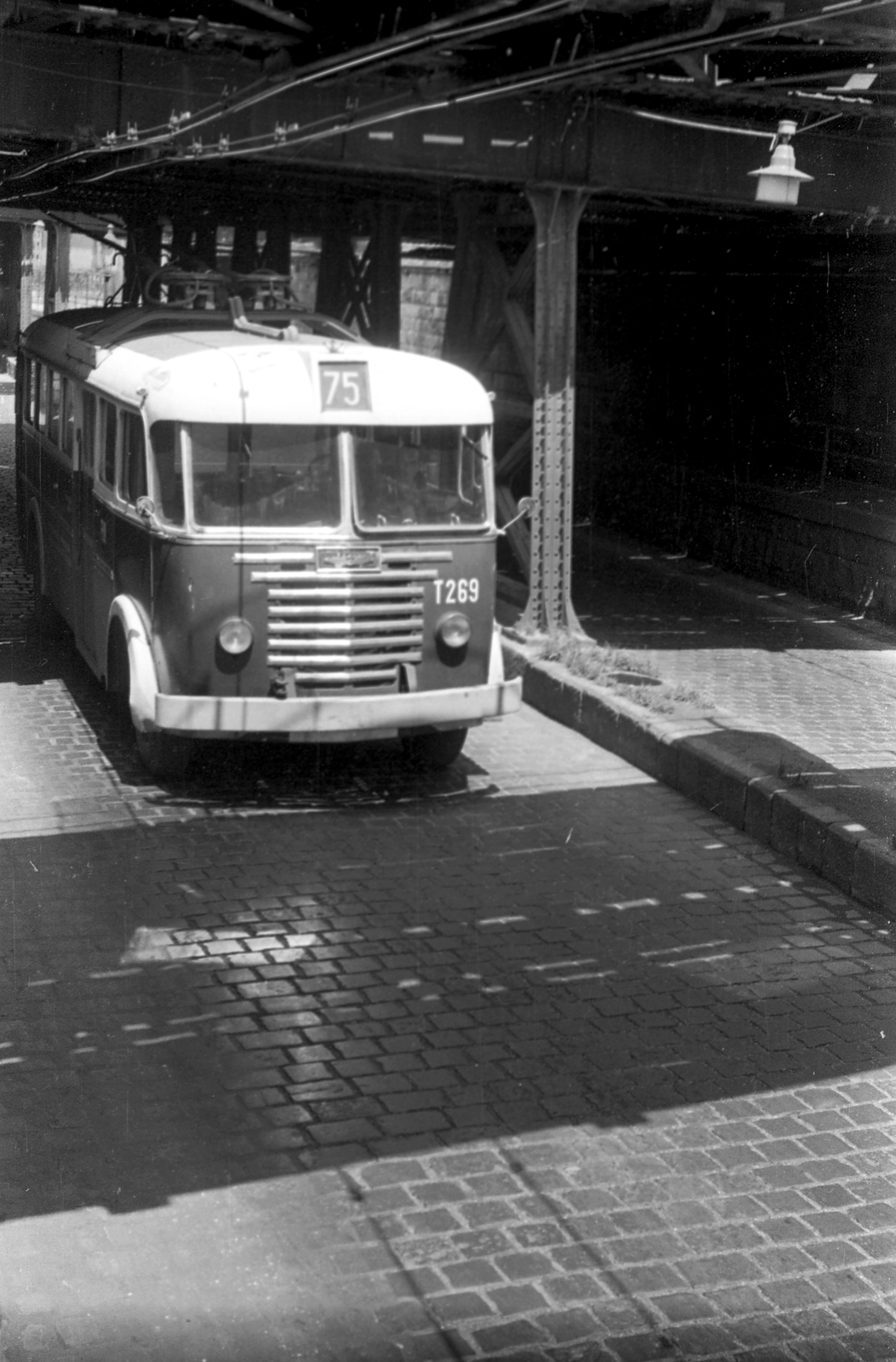 Hungary, Budapest VIII.,Budapest IX., Könyves Kálmán körúti aluljáró a Kőbányai út felőli oldala., 1955, FŐMTERV, Ikarus-brand, trolley bus, Budapest, Fortepan #251024