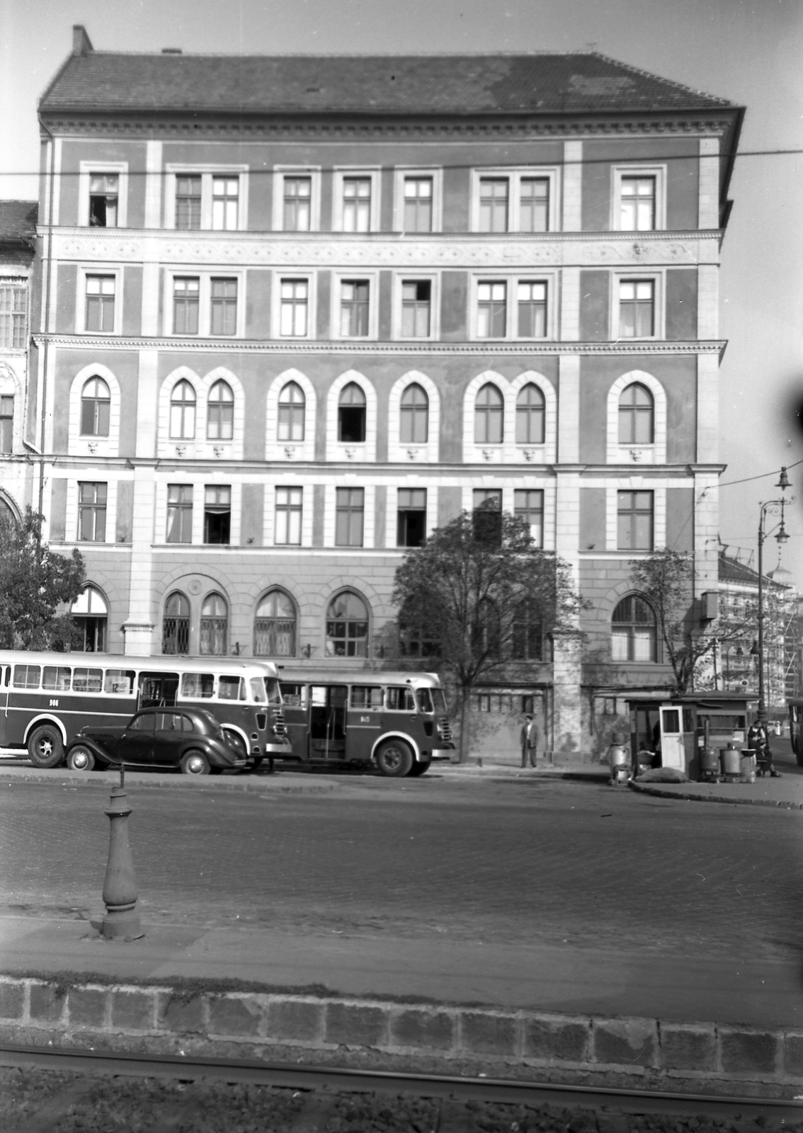 Hungary, Budapest IX., Közraktár utca, szemben és Boráros tér sarkán álló ház látható., 1957, FŐMTERV, Budapest, tenement house, Fortepan #251100