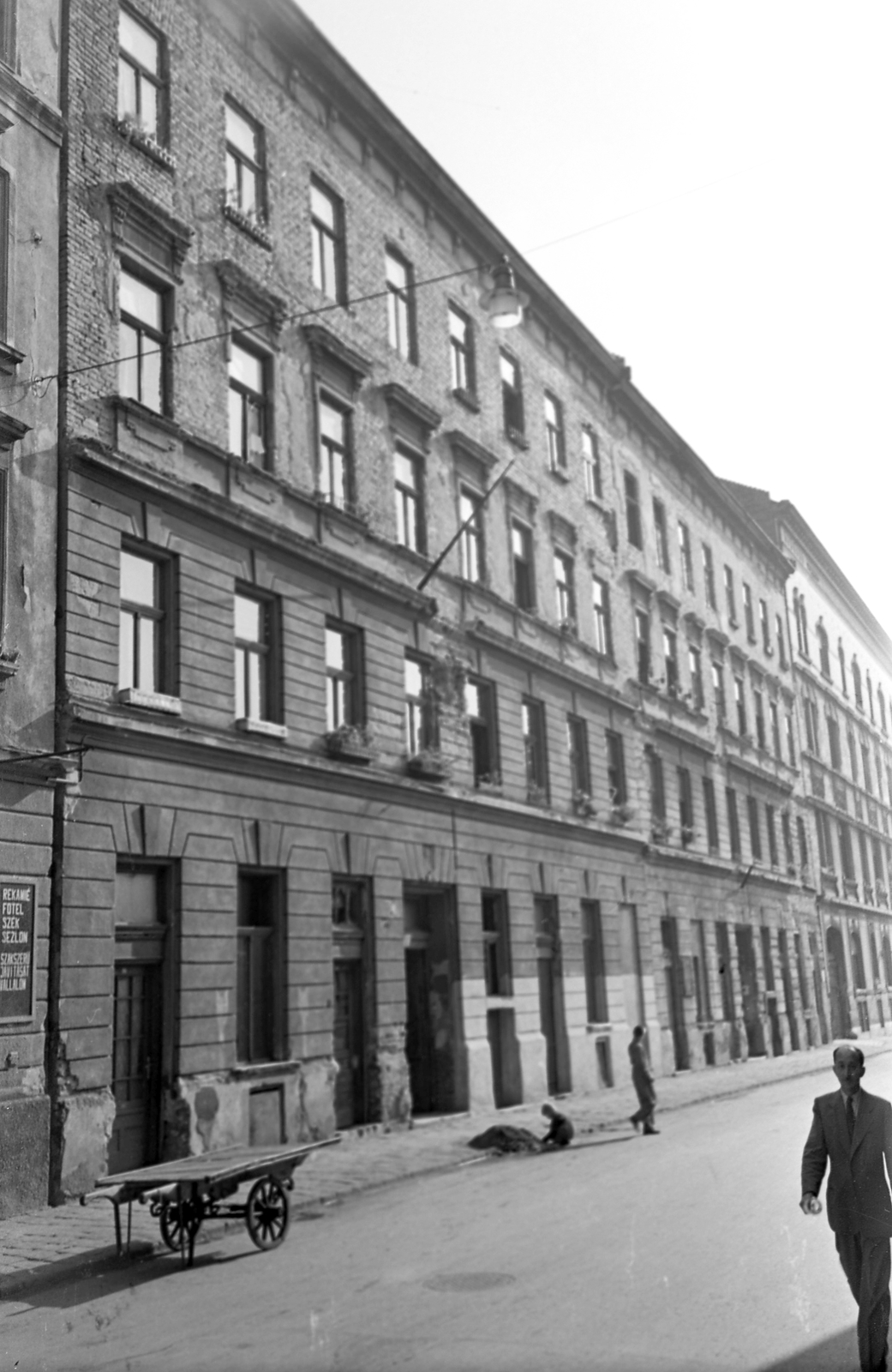 Hungary, Budapest IX., Sobieski János utca, szemben az 5-ös és a 3-as számú ház., 1957, FŐMTERV, Budapest, handbarrow, Fortepan #251107