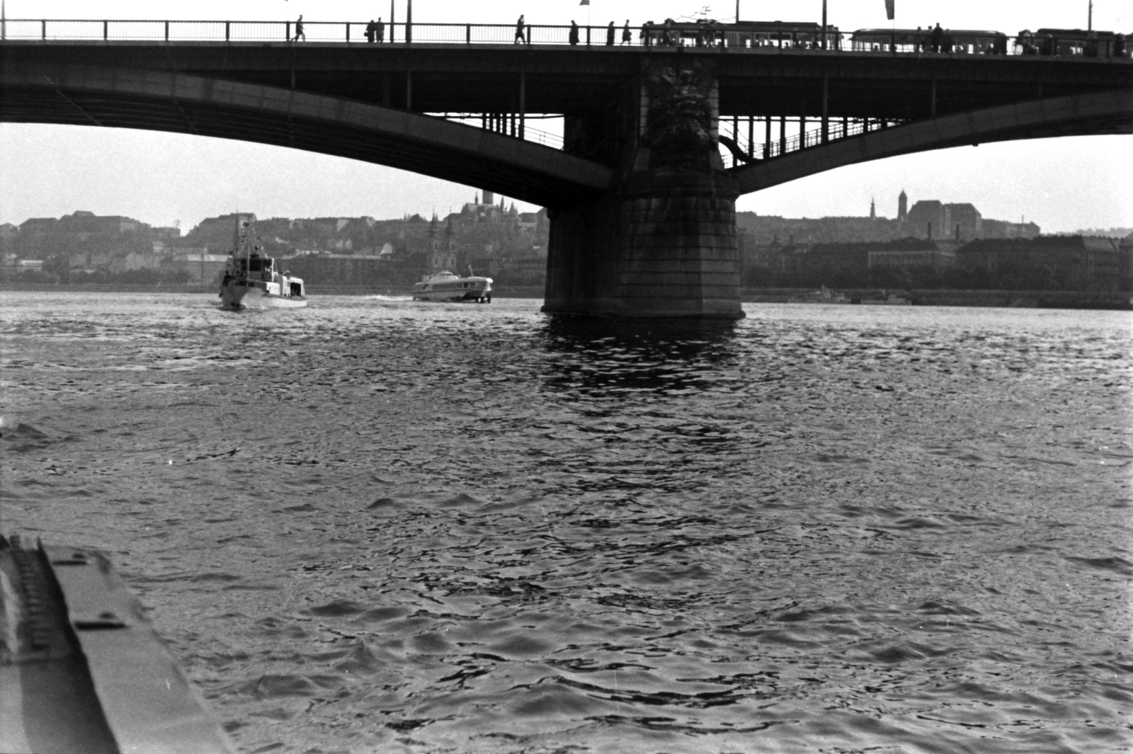 Hungary, Budapest, Margit híd a Jászai Mari téri hajókikötőtől a budai Vár felé nézve., 1962, Szánthó Zoltán, ship, hydrofoil, Fortepan #25116