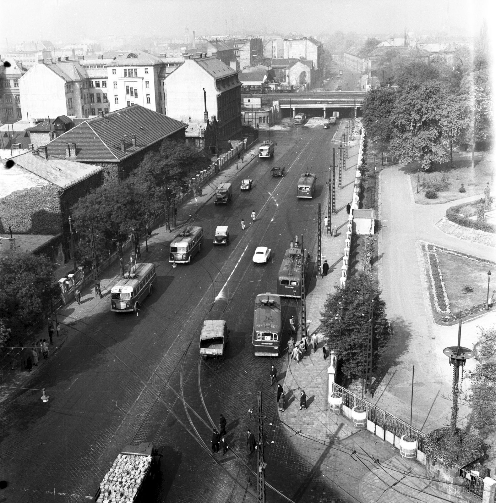 Hungary, Budapest XIV., kilátás a Szépművészeti Múzeumból a Dózsa György úti aluljáró felé, jobbra az Állatkert, 1959, FŐMTERV, Budapest, traffic, picture, Fortepan #251173