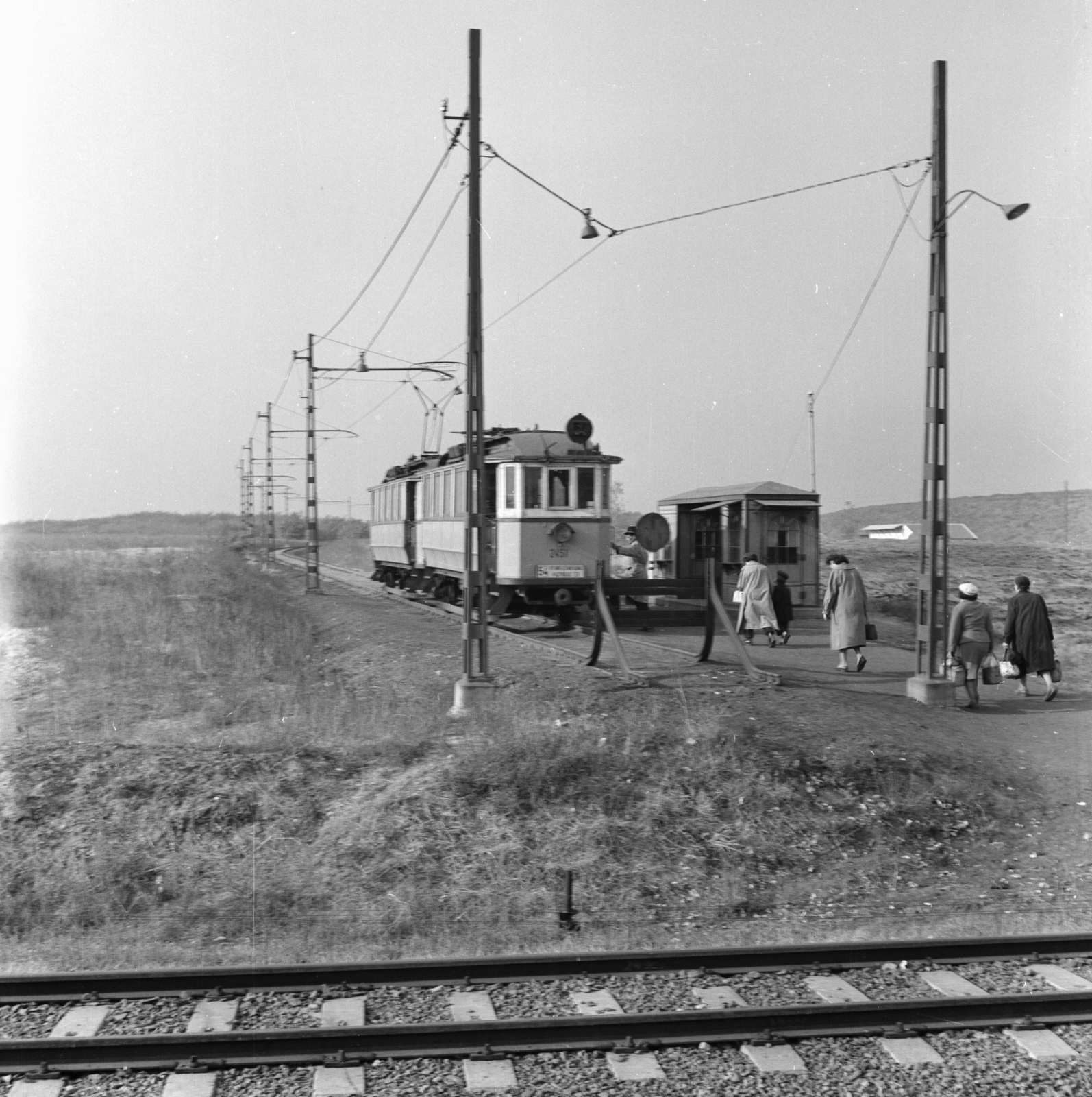 Hungary, Budapest XVIII., az 54-es villamos végállomása a Pestszentimre felső vasúti megállónál., 1959, FŐMTERV, tram, Budapest, terminus, Fortepan #251179