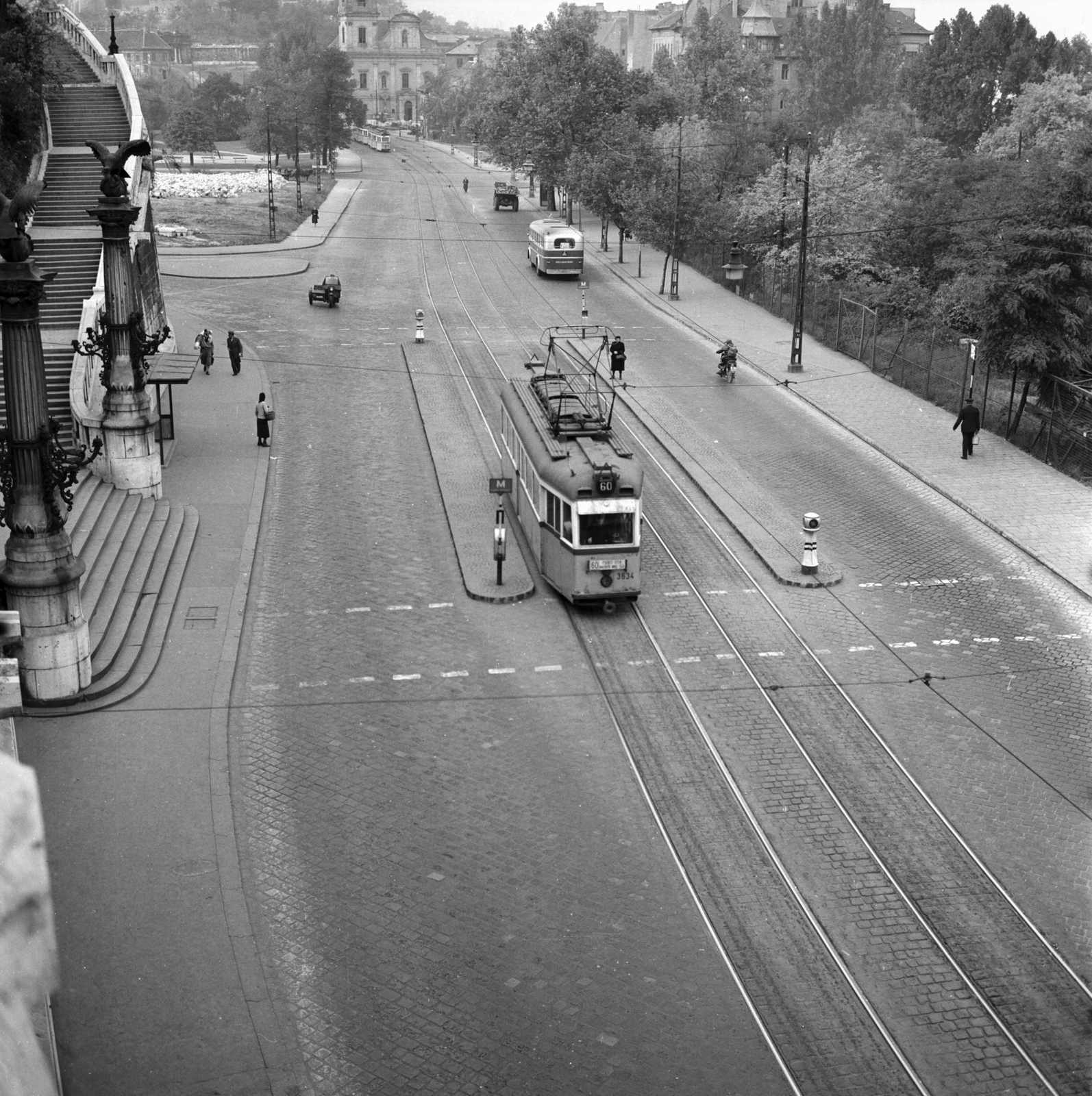 Hungary, Budapest I., kilátás a Szent Gellért lépcsőről a Döbrentei tér és az Alexandriai Szent Katalin-templom felé., 1959, FŐMTERV, Budapest, crosswalk, tram stop, Fortepan #251204