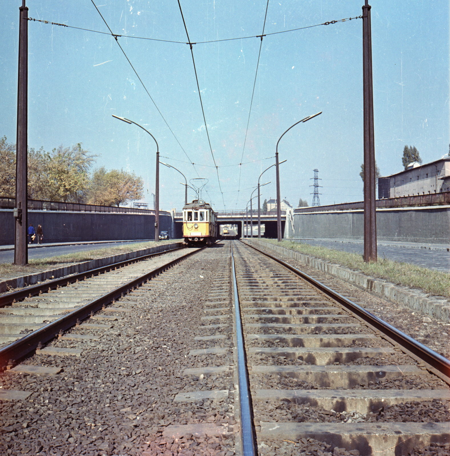 Hungary, Budapest XIII.,Budapest IV., a Béke utcai közúti aluljáró a Gyöngyösi utca irányából nézve., 1959, FŐMTERV, Budapest, tram, colorful, rails, Fortepan #251223