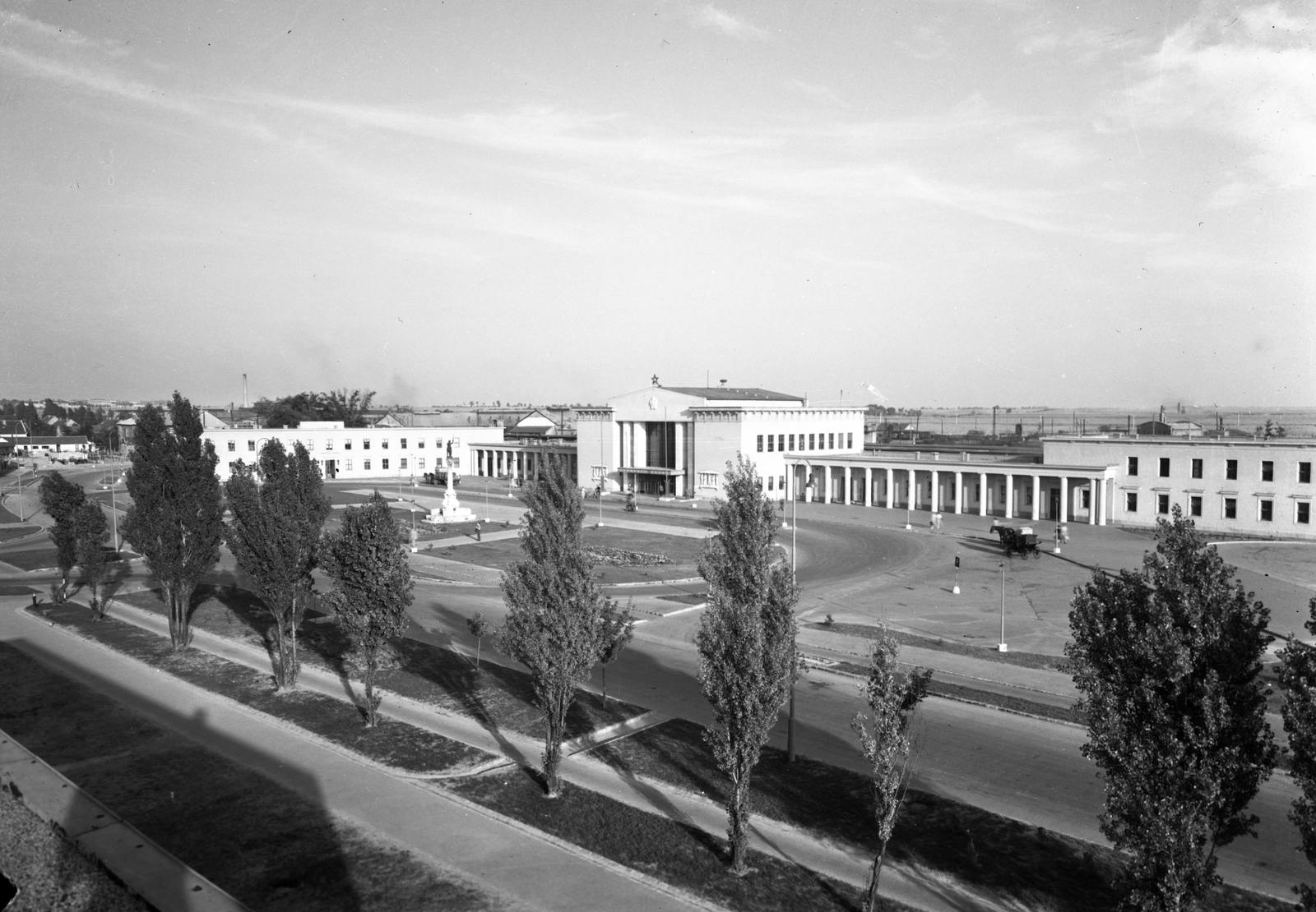 Hungary, Székesfehérvár, Béke tér, vasútállomás., 1956, UVATERV, train station, Fortepan #2513
