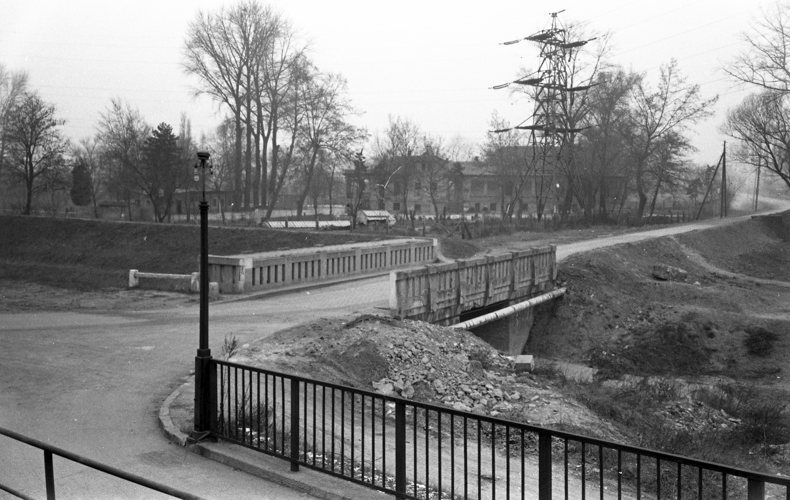 Magyarország, Budapest III., Pók utca, híd az Aranyhegyi-patak felett, jobbra a Nánási út., 1961, FŐMTERV, Domonkos Endre, Budapest, Fortepan #251432