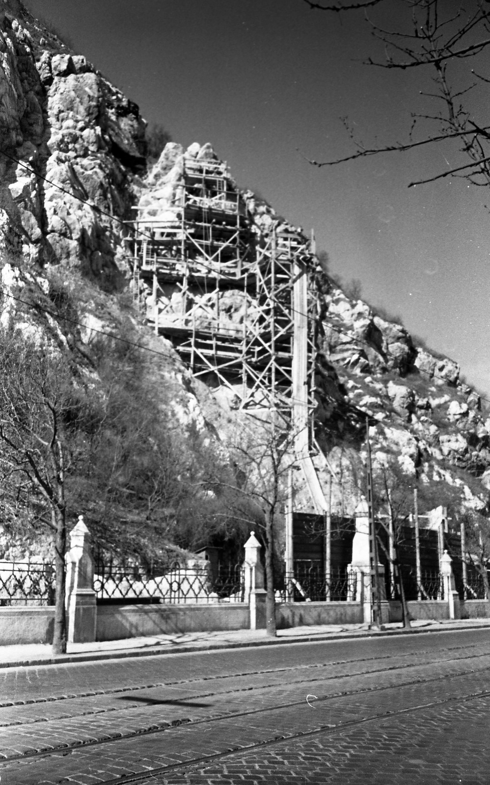 Magyarország, Budapest XI., a felvétel a Gellért-hegy meglazult szikláinak megerősítésekor készült., 1961, FŐMTERV, Domonkos Endre, Budapest, Fortepan #251464