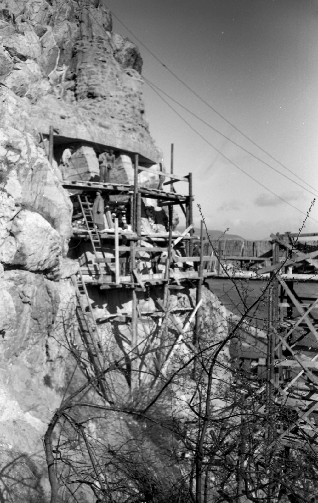 Magyarország, Budapest XI., a felvétel a Gellért-hegy meglazult szikláinak megerősítésekor készült., 1961, FŐMTERV, Domonkos Endre, Budapest, Fortepan #251466