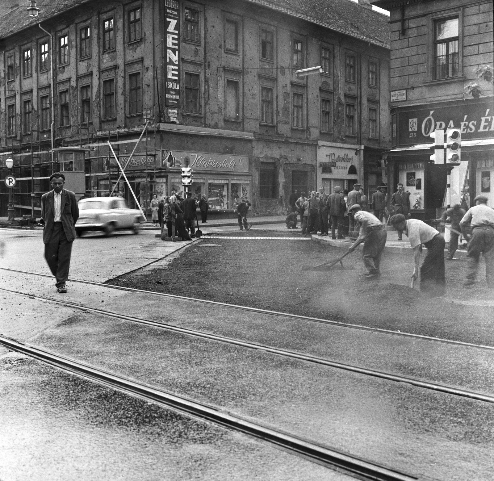 Magyarország, Budapest V., aszfaltozás a Bajcsy-Zsilinszky úton, szemben a József Attila utca torkolata., 1961, FŐMTERV, Domonkos Endre, Budapest, Fortepan #251491