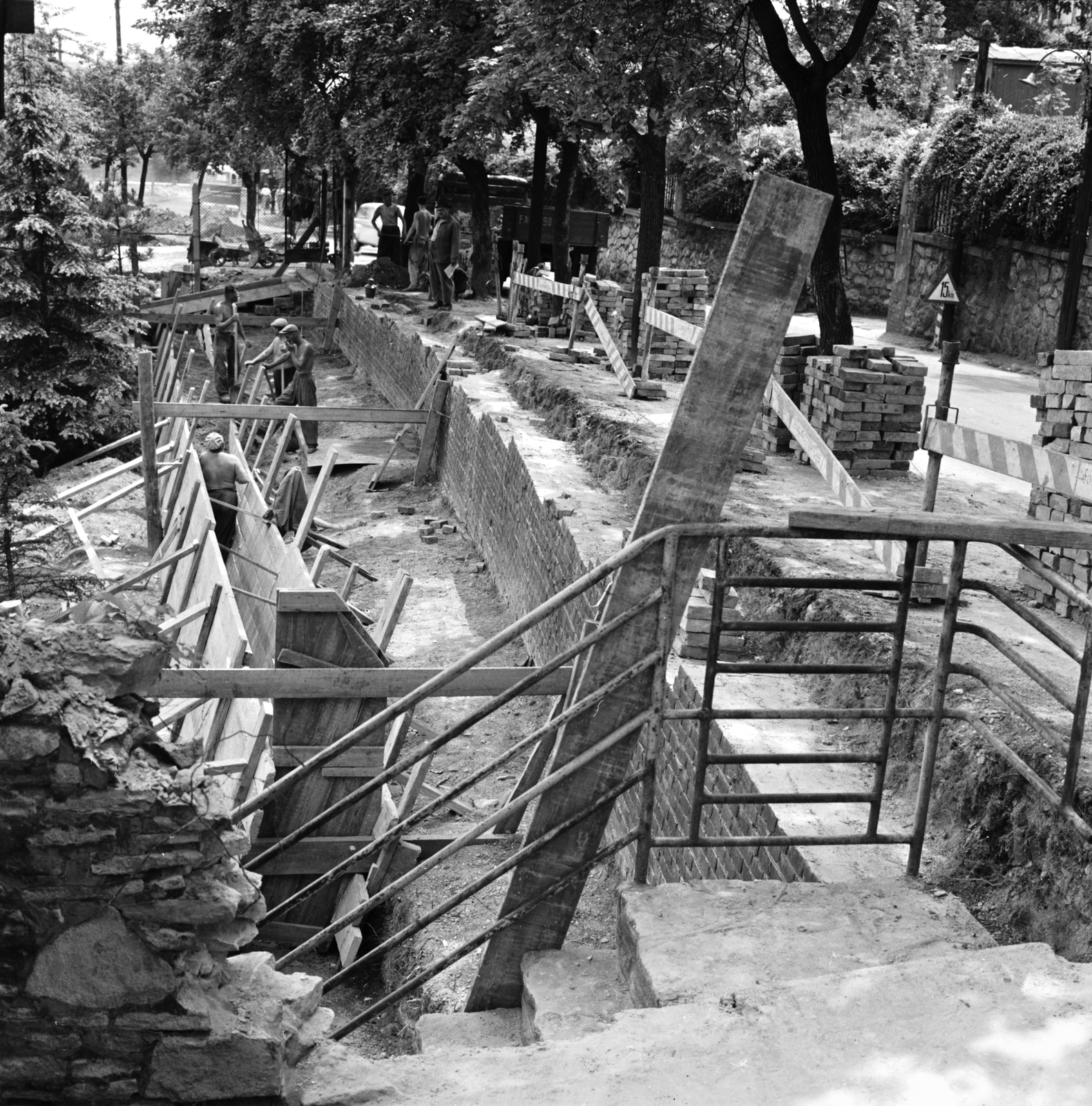 Hungary, Budapest XII., az Istenhegyi út átépítése az Óra utca és a Lóránt út között., 1968, FŐMTERV, Budapest, Fortepan #251500