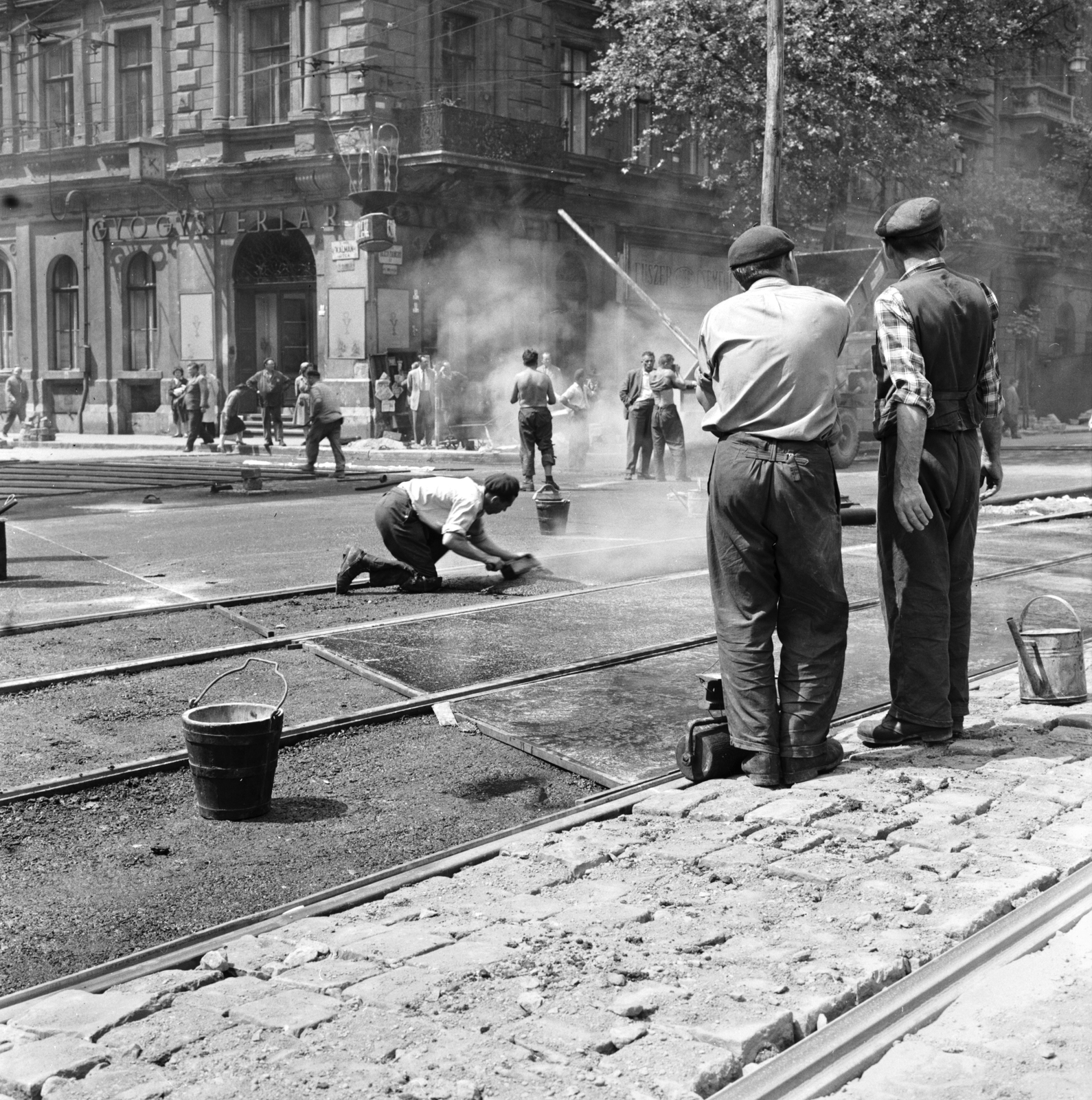 Magyarország, Budapest V.,Budapest VI., Bajcsy-Zsilinszky út átépítése, balra a Kálmán Imre (Kálmán) utca torkolata., 1961, FŐMTERV, Domonkos Endre, Budapest, Fortepan #251501