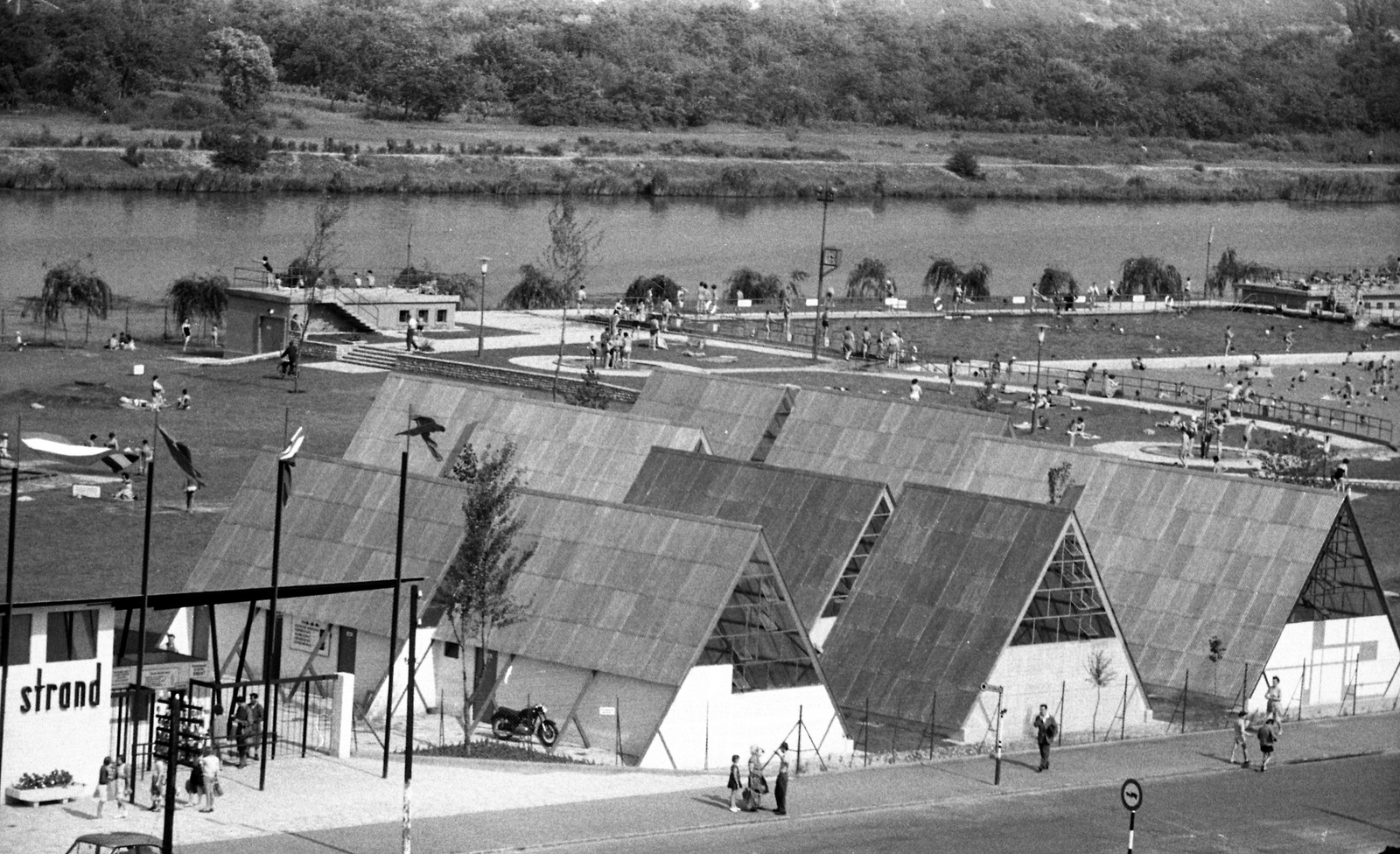 Magyarország, Budapest XXI., Hollandi út 14., Csepeli Strand, háttérben a Ráckevei (Soroksári)-Duna., 1961, FŐMTERV, Domonkos Endre, Budapest, Fortepan #251510