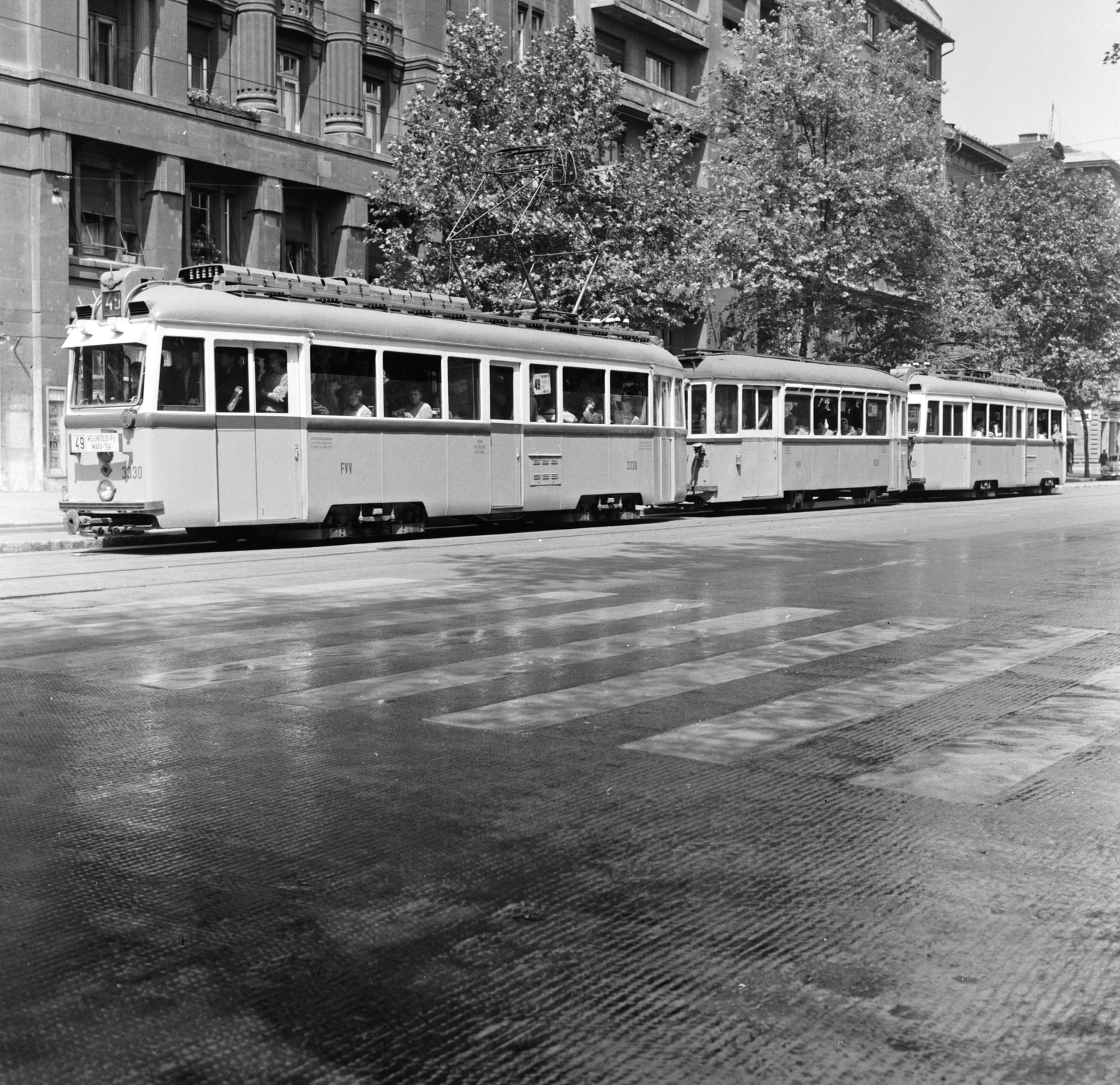 Magyarország, Budapest V., Bajcsy-Zsilinszky út átépítés után, balra a villamos mögött a 38-as számú ház., 1961, FŐMTERV, Domonkos Endre, Budapest, Fortepan #251521