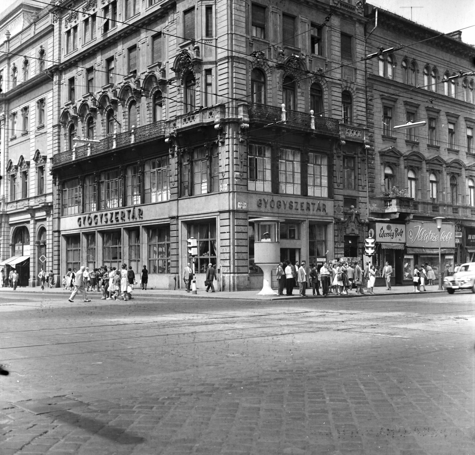 Magyarország, Budapest V., Astoria kereszteződés, Kossuth Lajos utca - Károly (Tanács) körút sarok., 1961, FŐMTERV, Domonkos Endre, Budapest, Fortepan #251530