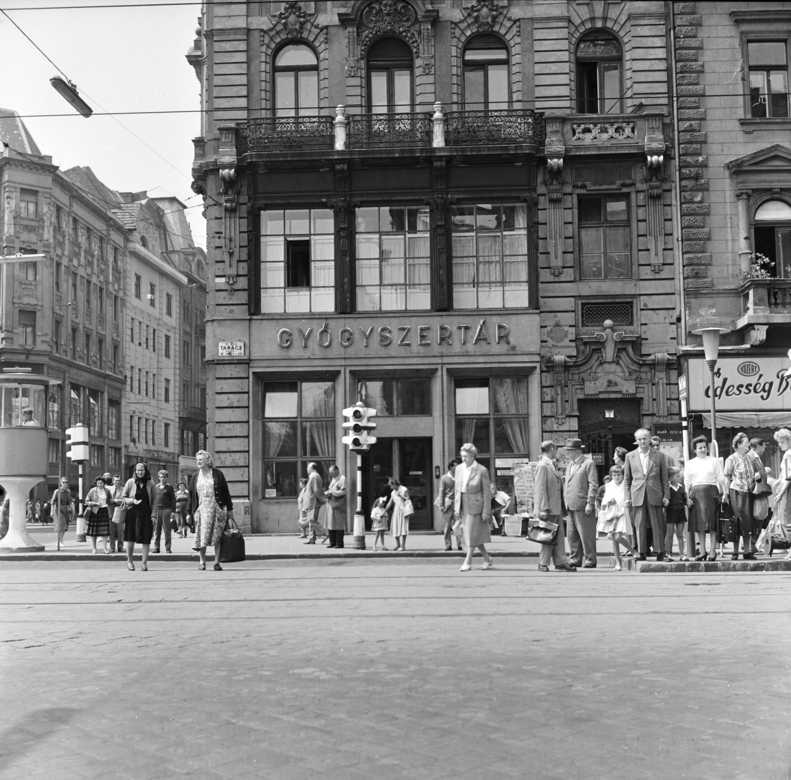 Magyarország, Budapest V., Kossuth Lajos utca - Károly (Tanács) körút sarok., 1961, FŐMTERV, Domonkos Endre, Budapest, Fortepan #251532