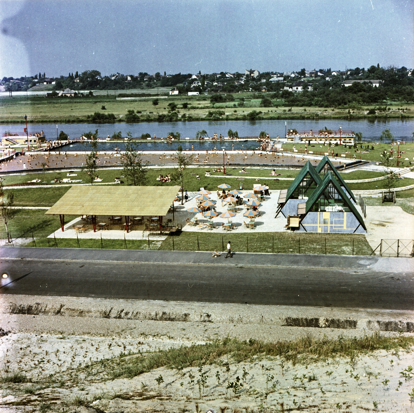 Magyarország, Budapest XXI., Hollandi út 14., Csepeli Strand, háttérben a Ráckevei (Soroksári)-Duna., 1961, FŐMTERV, Domonkos Endre, Budapest, Fortepan #251554