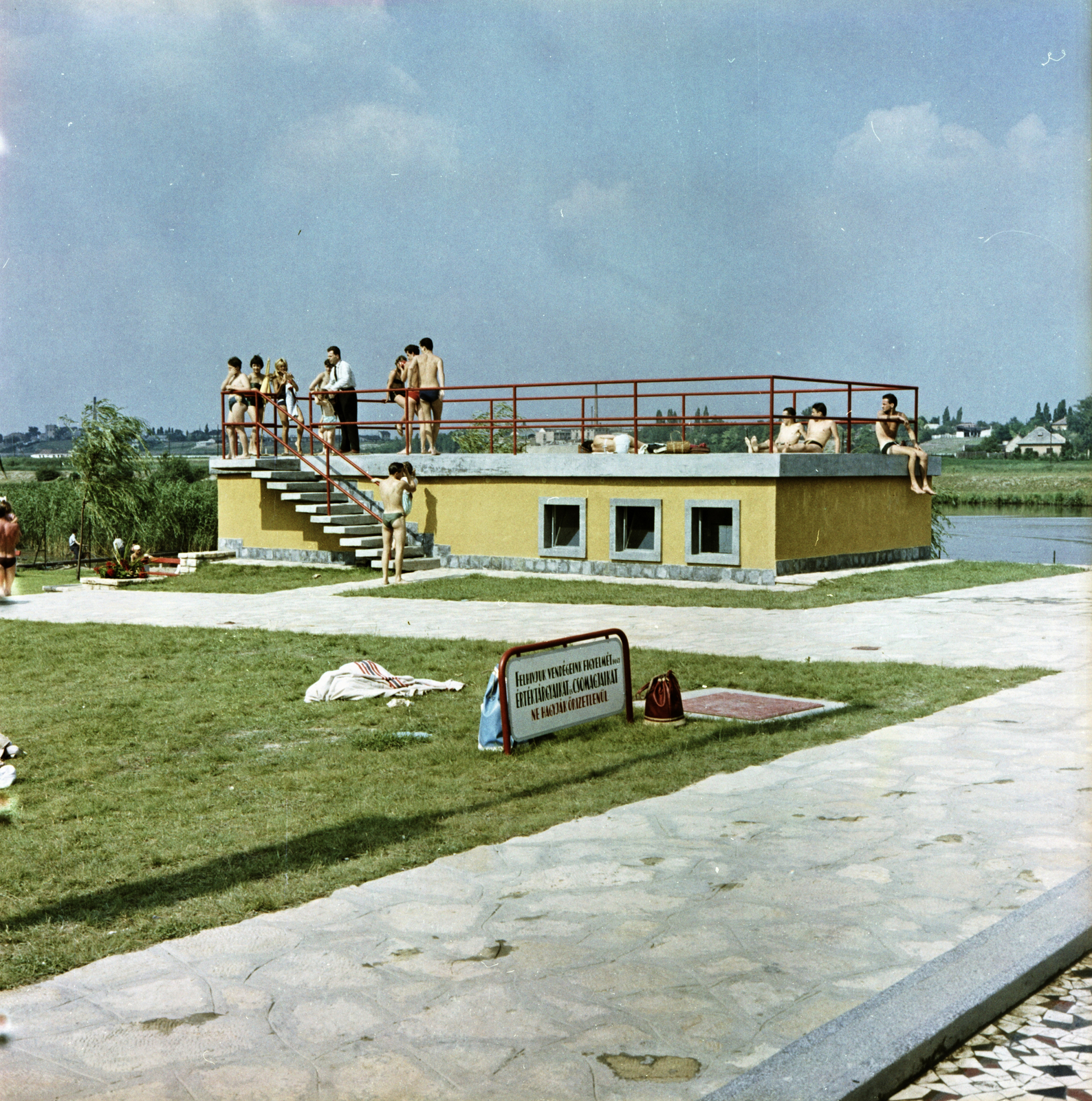 Magyarország, Budapest XXI., Hollandi út 14., Csepeli Strand, háttérben a Ráckevei (Soroksári)-Duna., 1961, FŐMTERV, Domonkos Endre, Budapest, Fortepan #251555