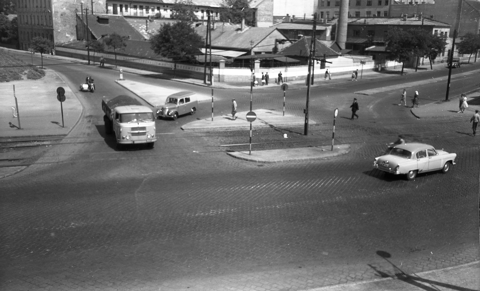 Magyarország, Budapest X.,Budapest XIV., Kerepesi út, balra a Mexikói út, jobbra a Fogarasi út. A felvétel a 3-as főút szélesítéséhez kapcsolódó sorozat része., 1961, FŐMTERV, Domonkos Endre, Budapest, Fortepan #251564