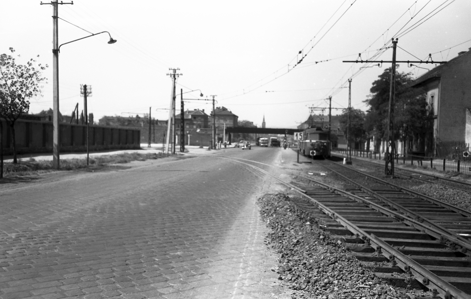 Magyarország, Budapest X.,Budapest XIV., Kerepesi út, a MÁV és HÉV vonalát összekötő, balra kanyarodó vágány az Albertirsai út felé vezet. A felvétel a 3-as főút szélesítéséhez kapcsolódó sorozat része., 1961, FŐMTERV, Domonkos Endre, Budapest, Fortepan #251565