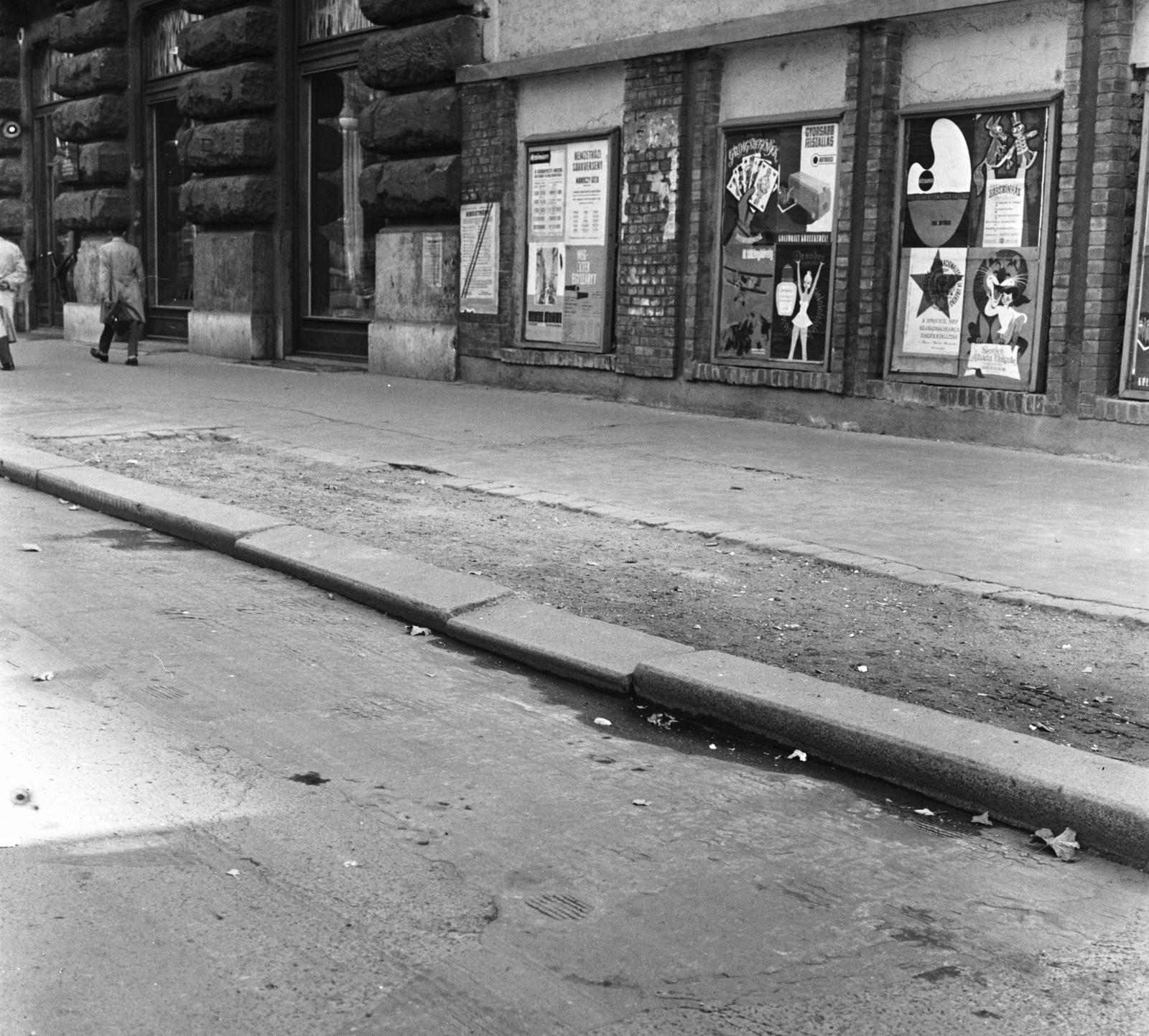 Magyarország, Budapest V., Kossuth Lajos tér, az építési terület kerítésétől balra a 9-es számú ház látható., 1961, FŐMTERV, Domonkos Endre, Budapest, utcakép, Fortepan #251592