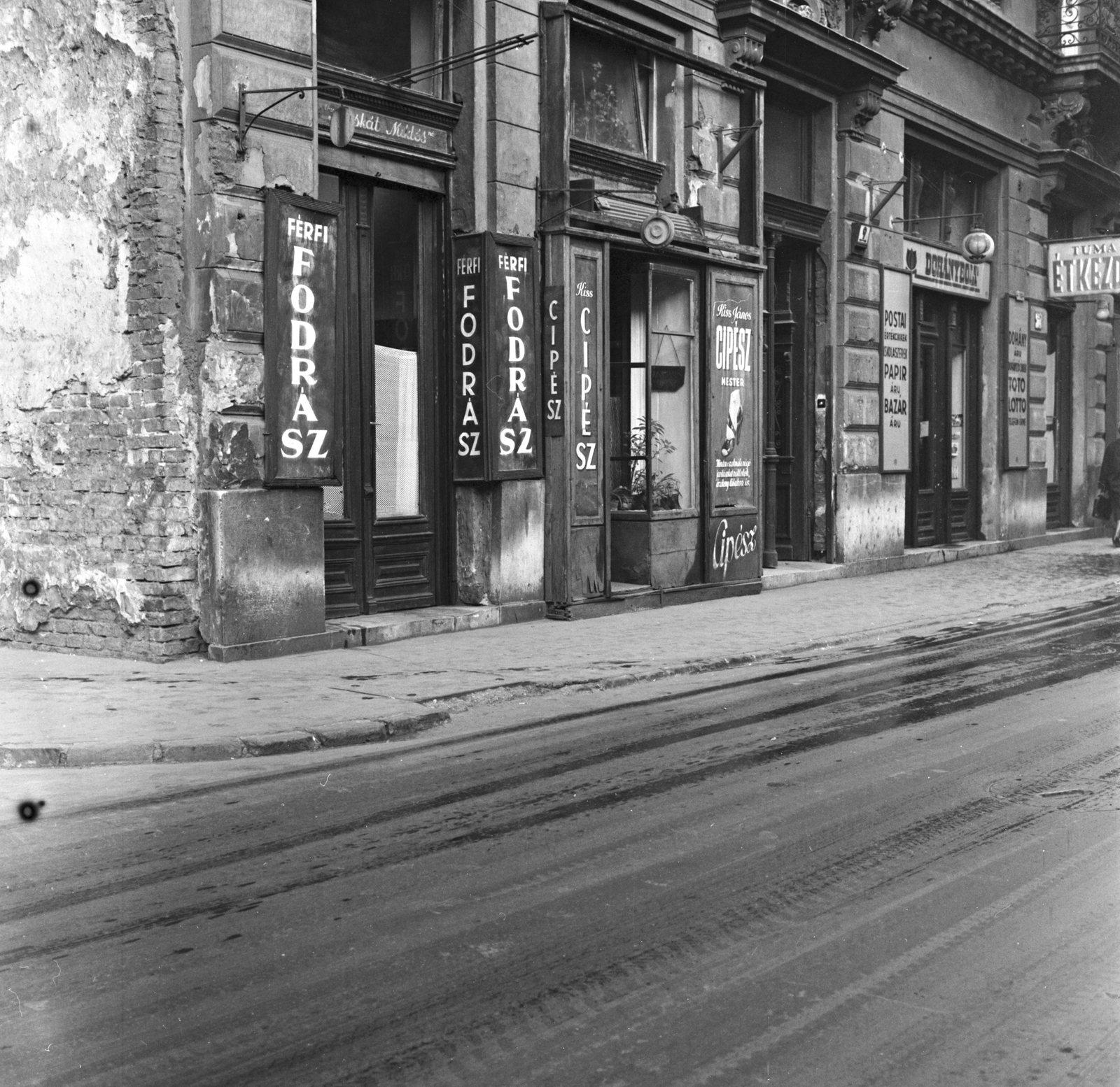 Magyarország, Budapest VII., Akácfa utca 9. számú ház üzletsora., 1961, FŐMTERV, Domonkos Endre, trafik, fodrászat, cipész, Budapest, Fortepan #251593