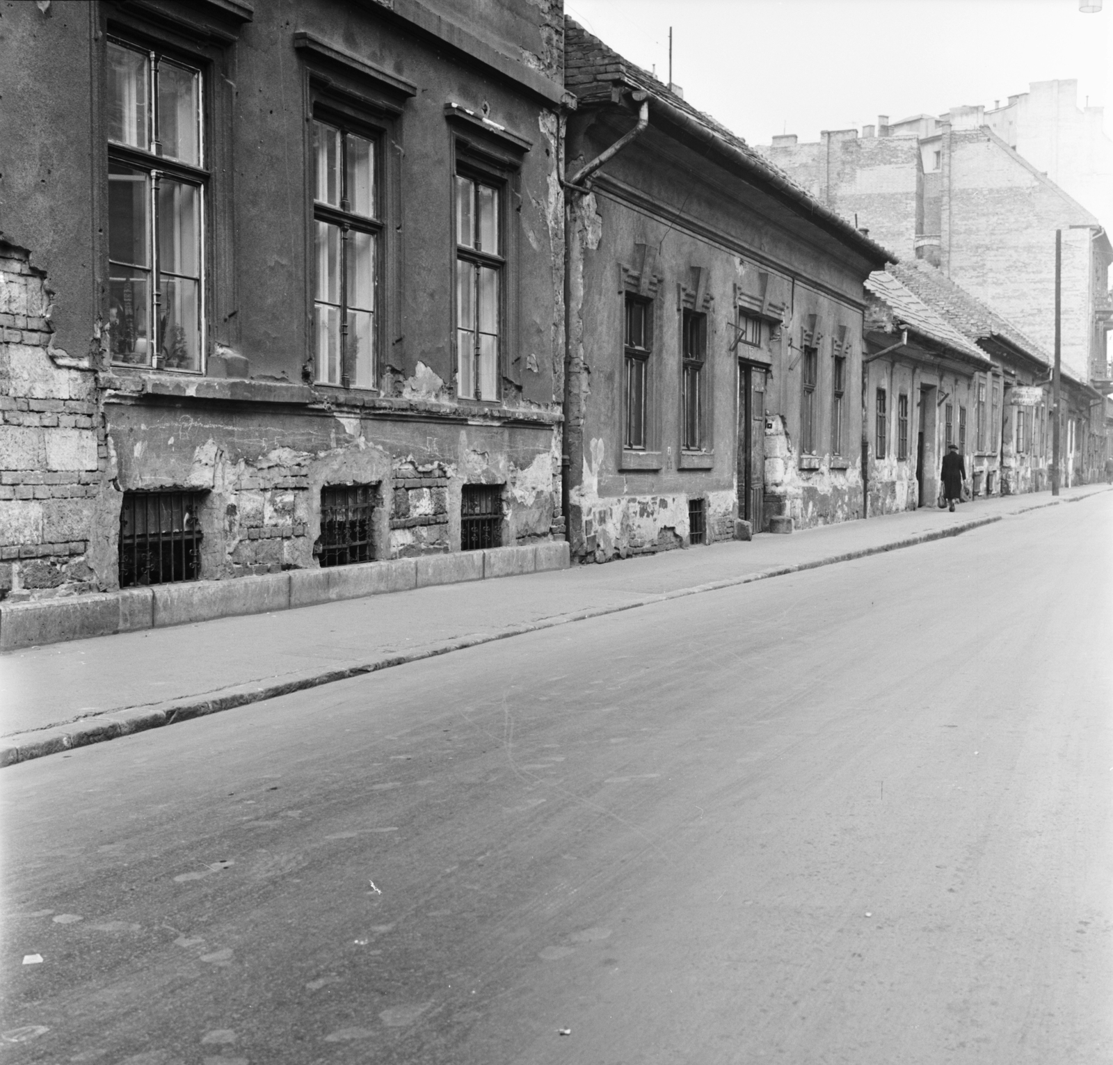 Hungary, Budapest VIII., a Tolnai Lajos utca a Bérkocsis utca felől a Népszínház utca felé nézve., 1961, FŐMTERV, Budapest, street view, Fortepan #251600