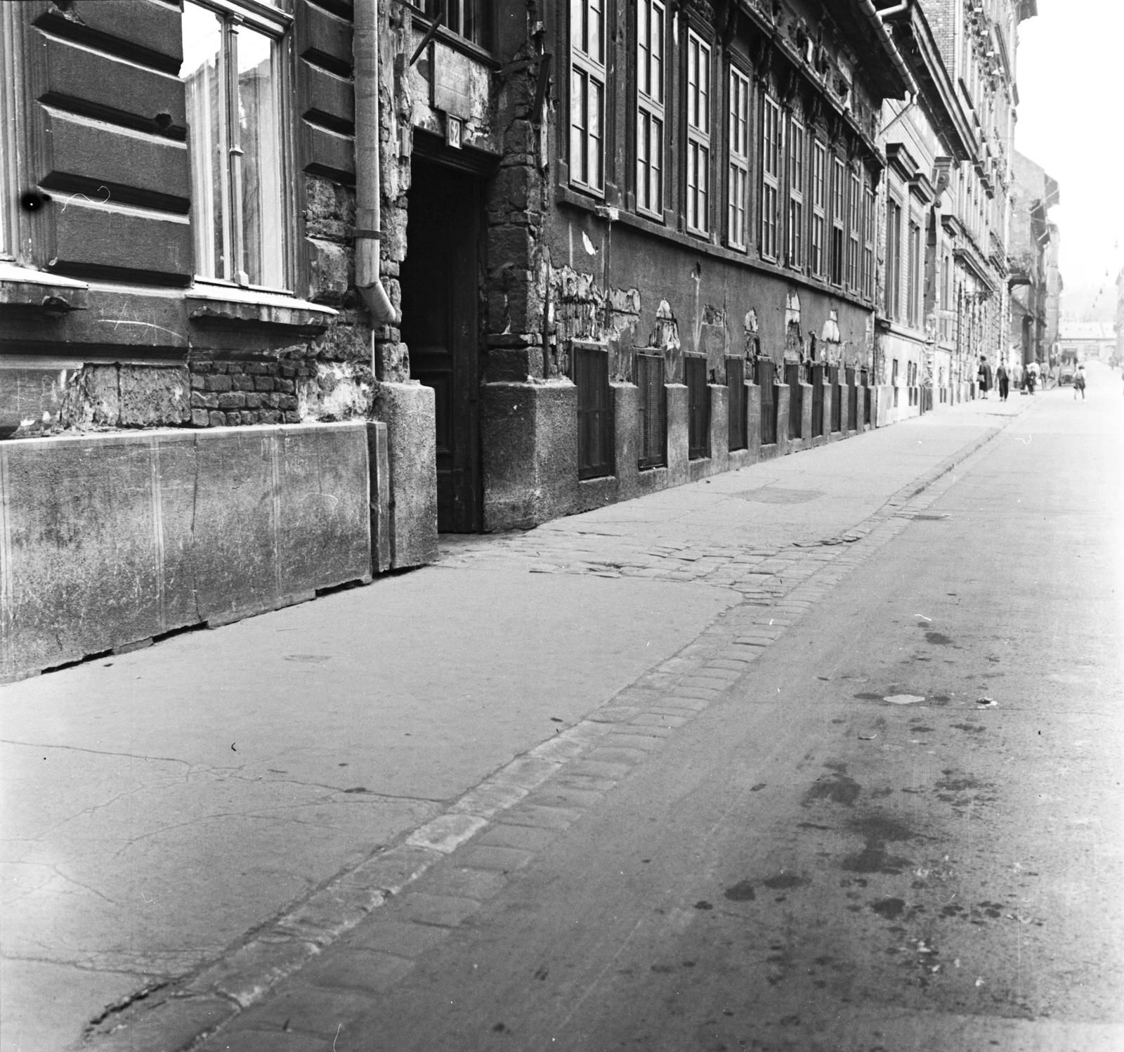 Magyarország, Budapest VIII., a Práter utca a 62. számtól, a mai Molnár Ferenc tértől, a Szigony utca felől az Illés utca felé nézve., 1961, FŐMTERV, Domonkos Endre, Budapest, Fortepan #251614