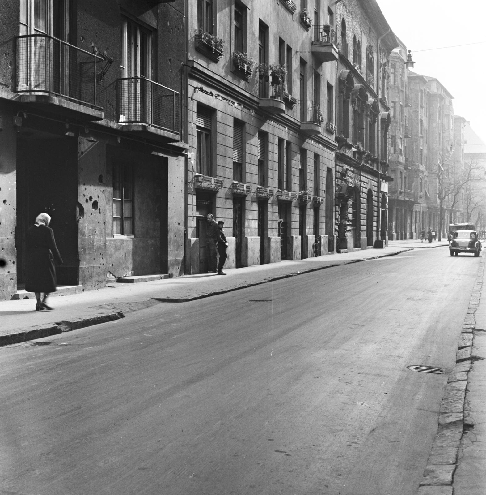 Magyarország, Budapest VIII., a Kisfaludy utca a 22. számtól a Nap utca és a Práter utca felé nézve., 1961, FŐMTERV, Domonkos Endre, Budapest, Fortepan #251618