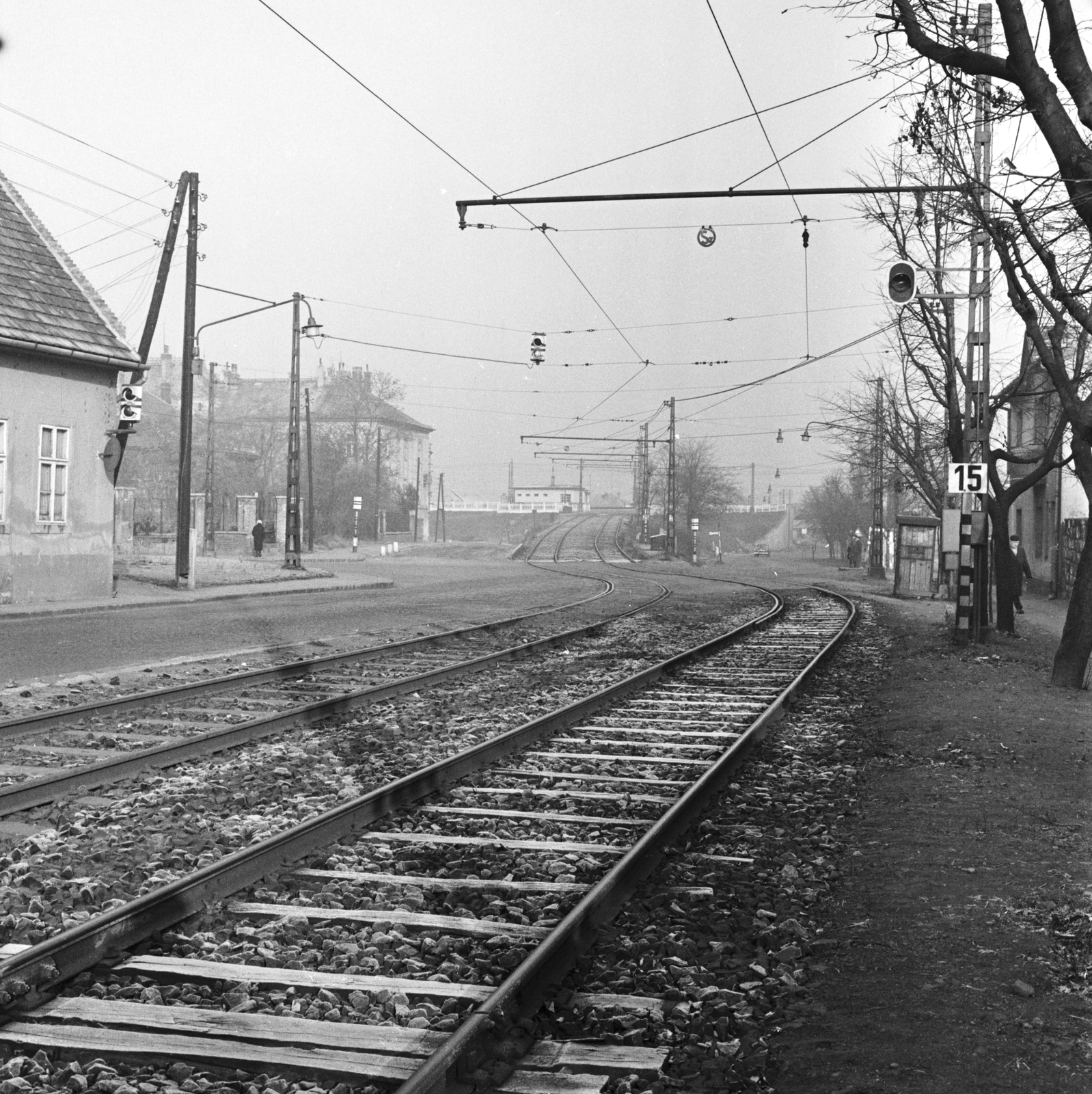 Magyarország, Budapest XXII., Leányka utca, balra a Vihar utca, a Kővirág sor és a vasút feletti HÉV felüljáró felé vezető sínpár., 1961, FŐMTERV, Domonkos Endre, Budapest, Fortepan #251625