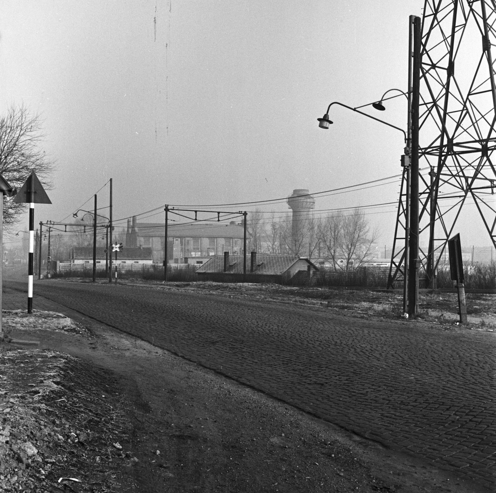 Hungary, Budapest XI., Fehérvári (Szabadság) út, szemben a Budafok áramátalakító épülete., 1961, FŐMTERV, Budapest, Fortepan #251627