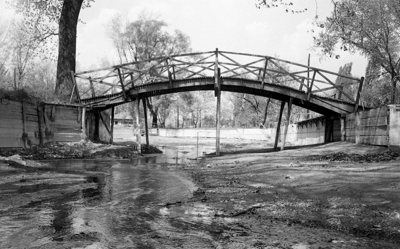 Hungary, Budapest III., a Római-parti Erdei-strand a teljes átépítése előtt, a természetes tó helyére három medence épült. Ma a Római Strandfürdő található ezen a területen., 1962, FŐMTERV, Budapest, Fortepan #251665